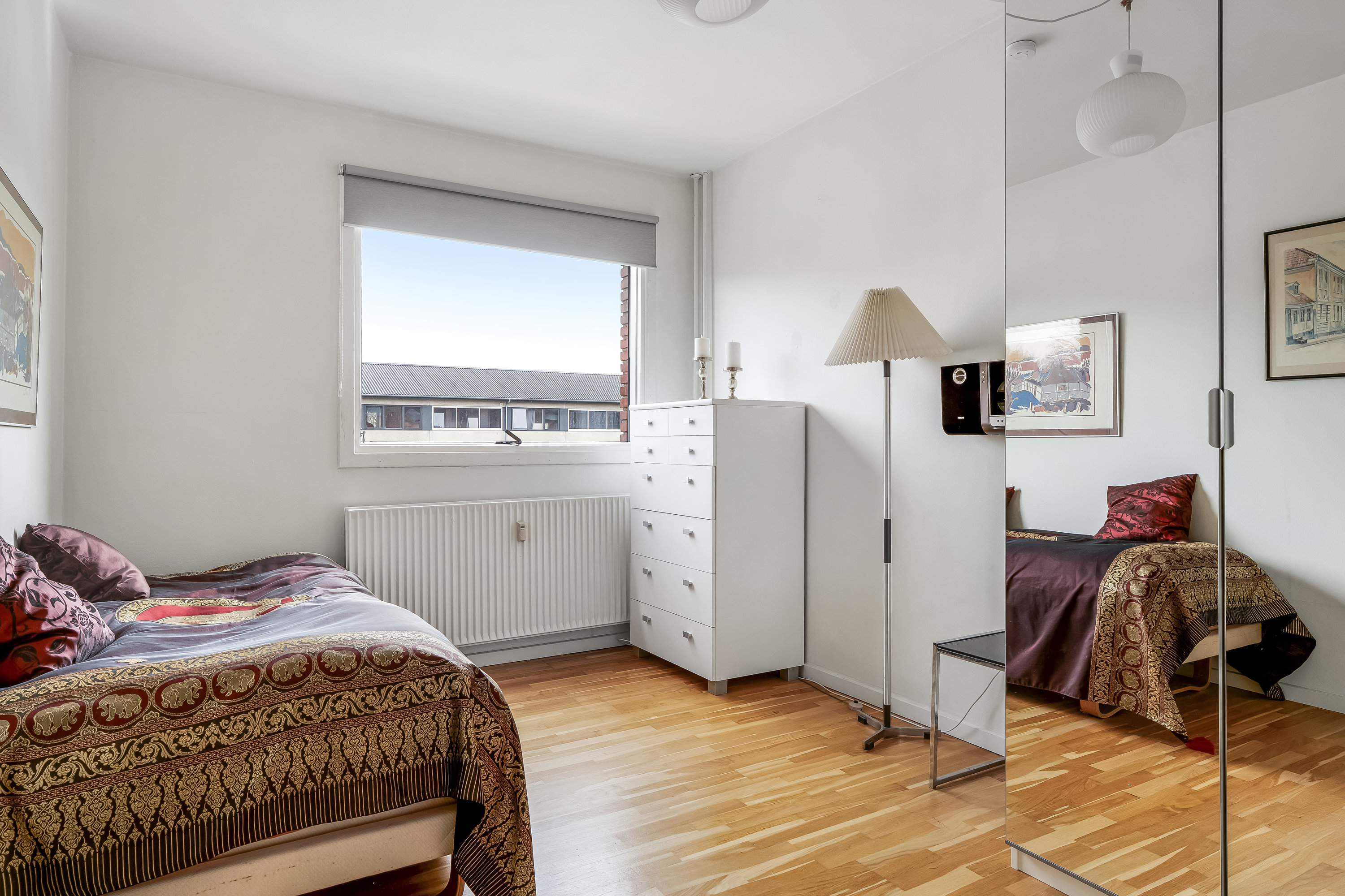 Fremhævet andet billede i fuldskærmstilstand. Billede af Fredskovhellet 33, 1. tv., 3400 Hillerød