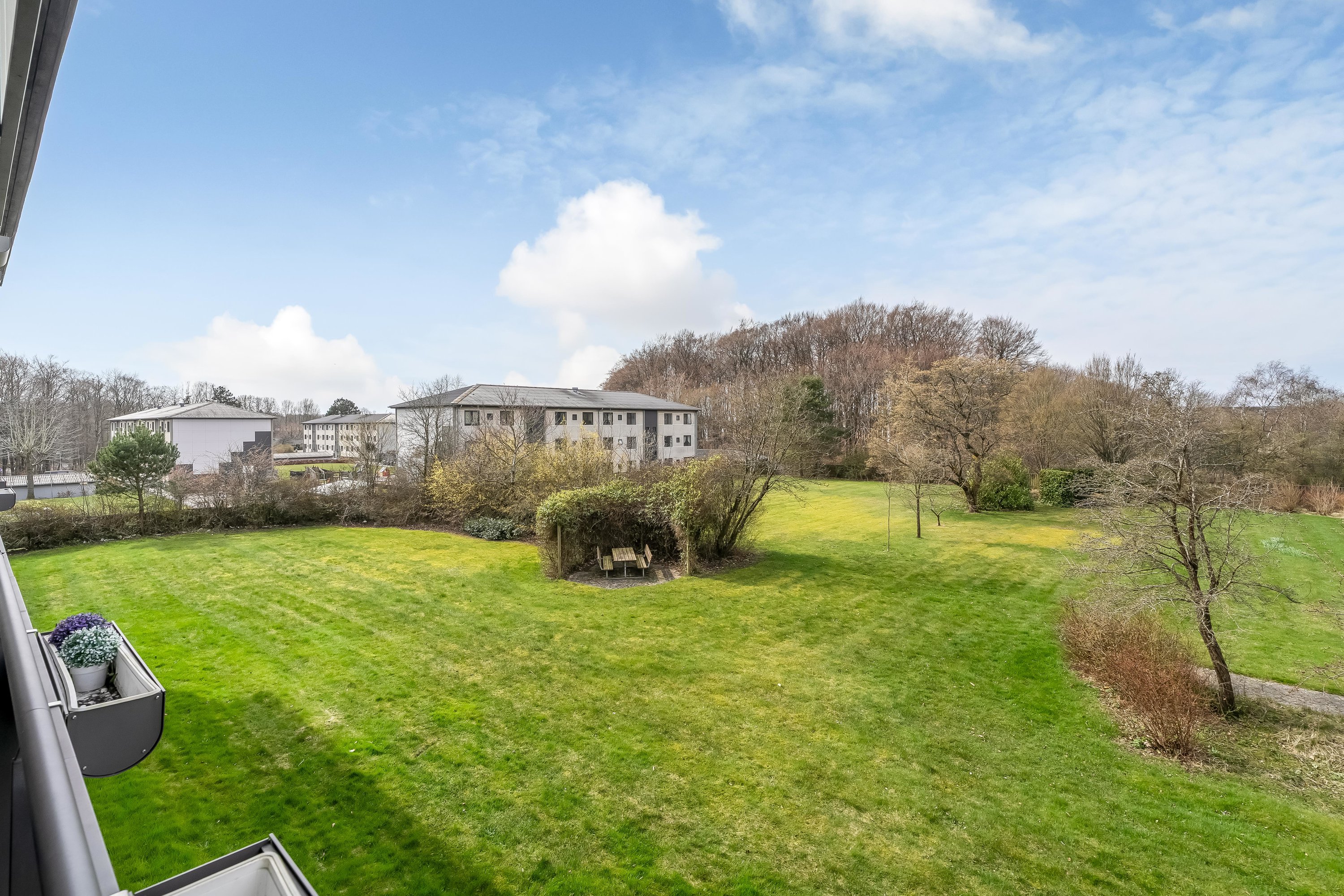 Fremhævet andet billede i fuldskærmstilstand. Billede af Fredskovhellet 33, 1. tv., 3400 Hillerød