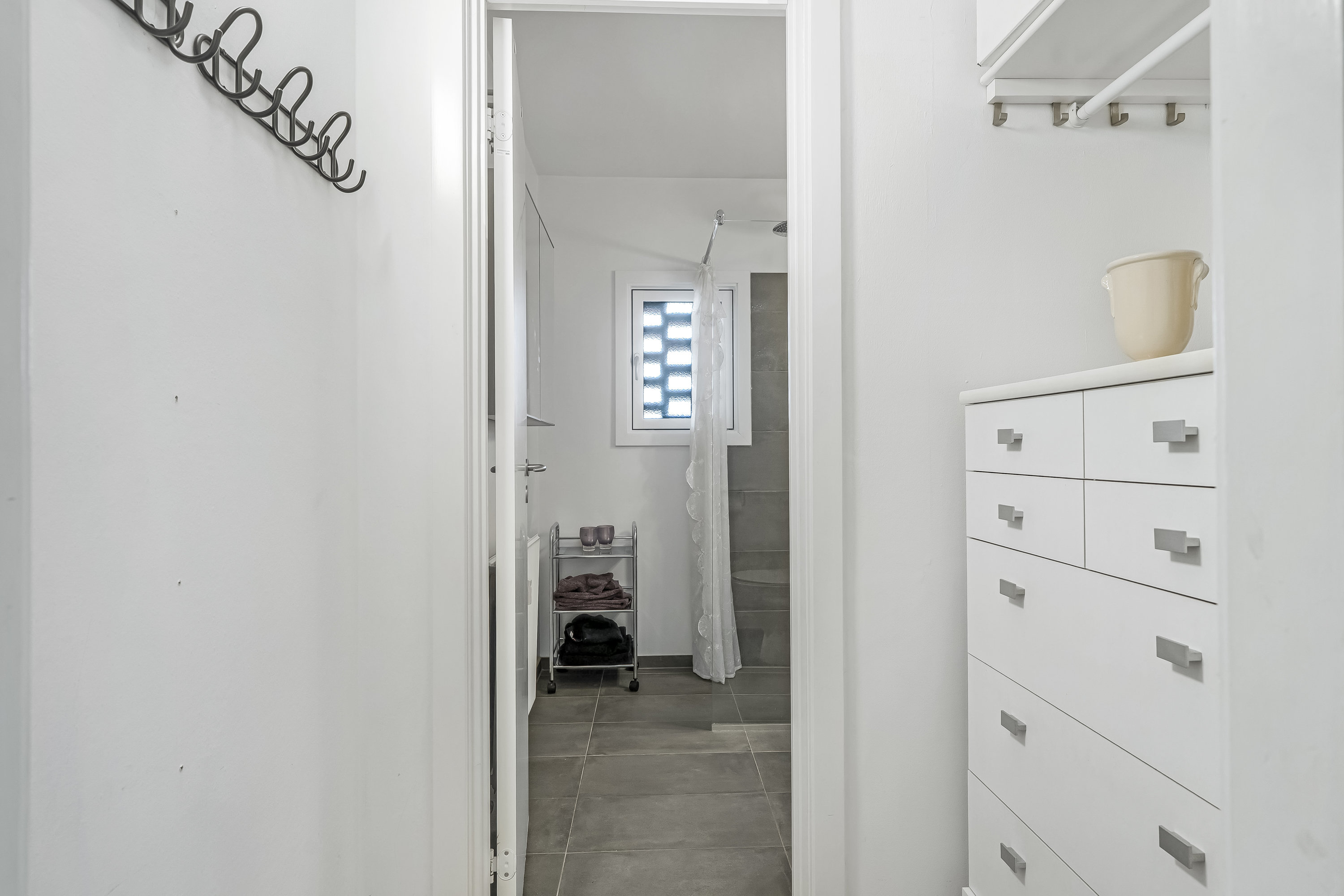 Fremhævet gang billede i fuldskærmstilstand. Billede af Fredskovhellet 33, 1. tv., 3400 Hillerød