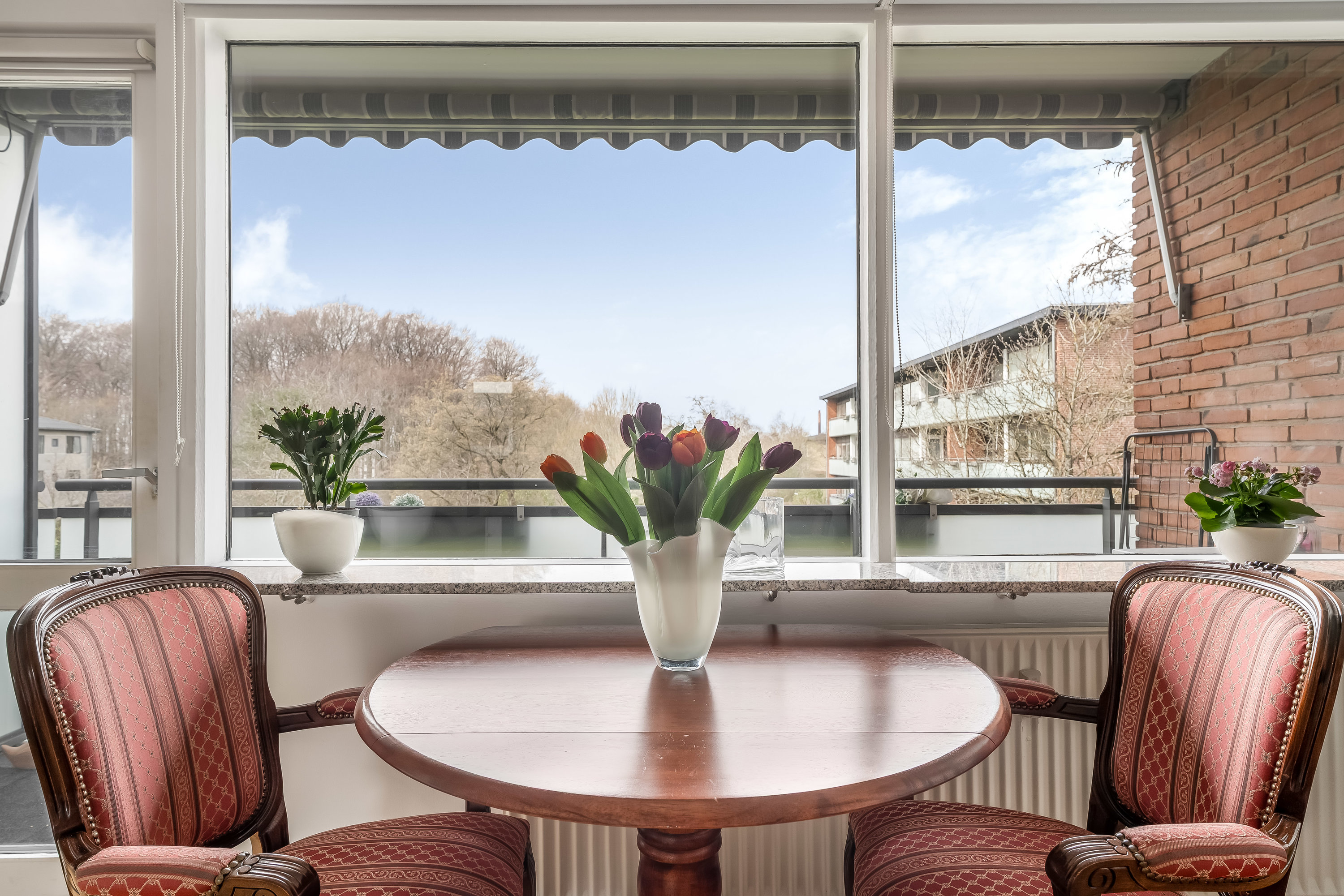 Fremhævet stue billede i fuldskærmstilstand. Billede af Fredskovhellet 33, 1. tv., 3400 Hillerød