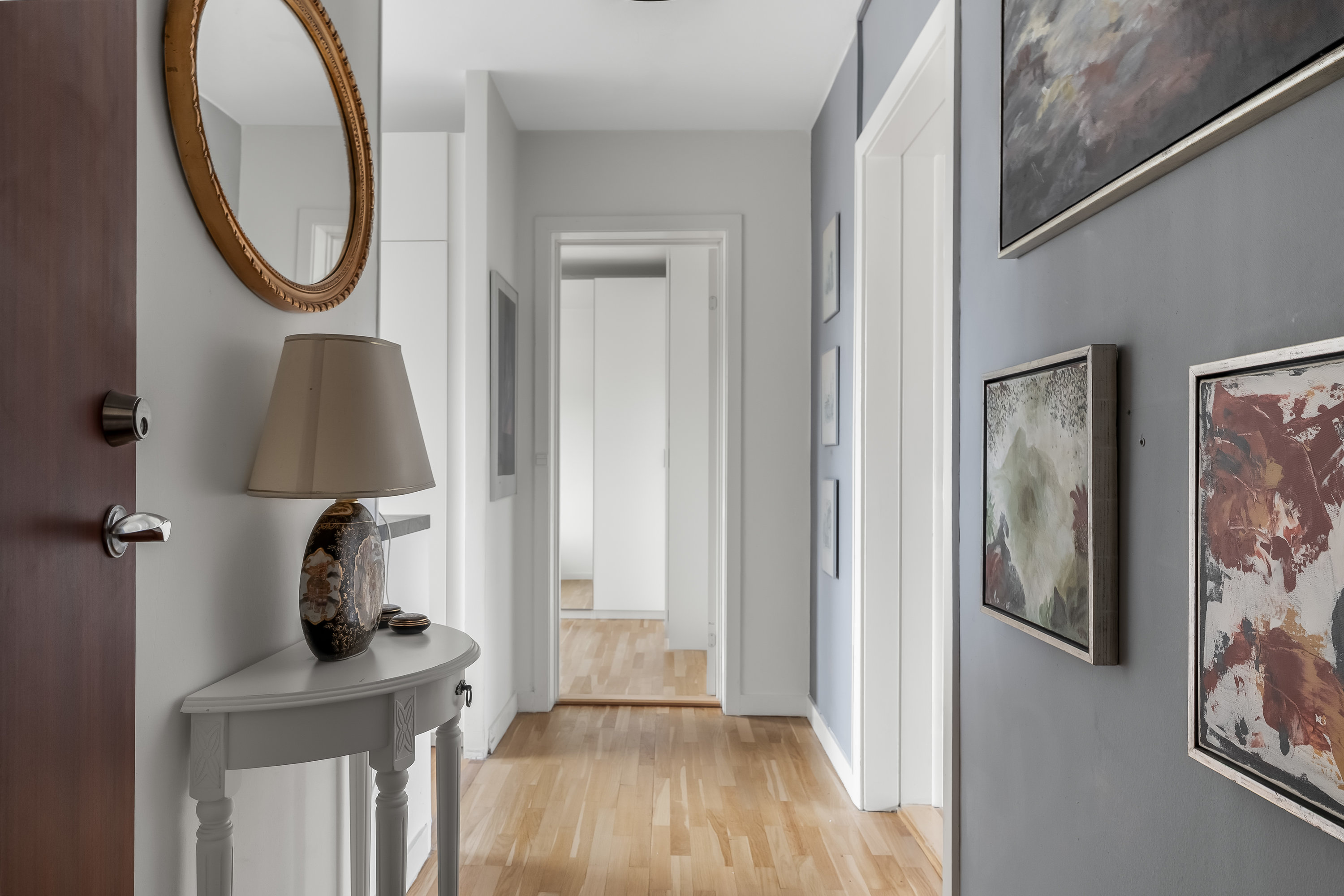 Fremhævet gang billede i fuldskærmstilstand. Billede af Fredskovhellet 33, 1. tv., 3400 Hillerød