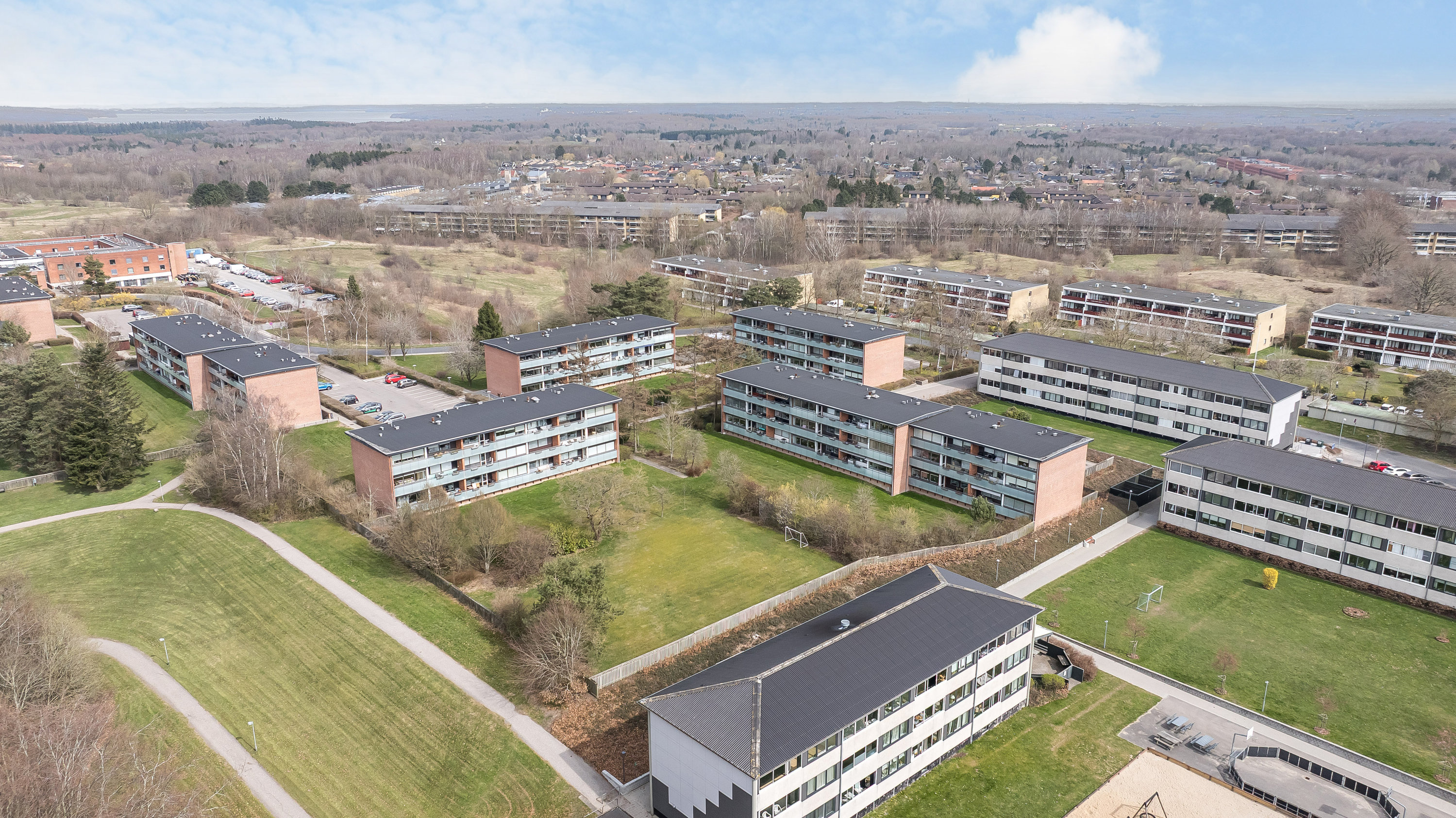 Fremhævet udsigt billede i fuldskærmstilstand. Billede af Fredskovhellet 33, 1. tv., 3400 Hillerød