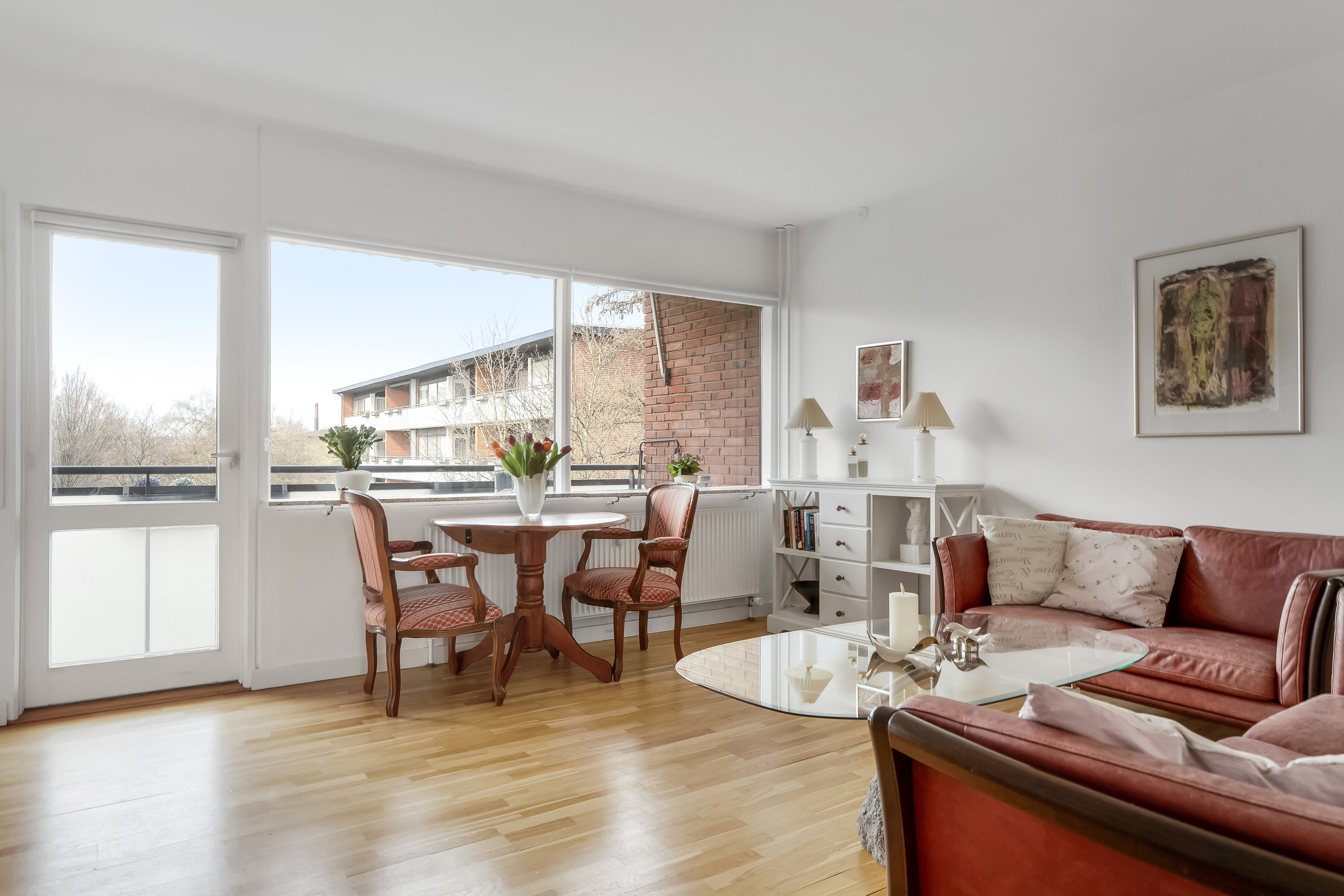 Fremhævet stue billede i fuldskærmstilstand. Billede af Fredskovhellet 33, 1. tv., 3400 Hillerød