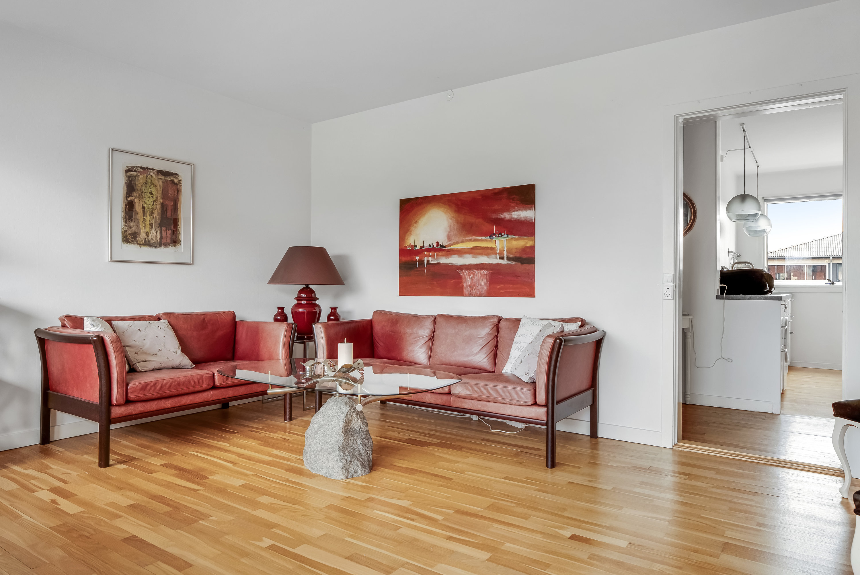 Fremhævet stue billede i fuldskærmstilstand. Billede af Fredskovhellet 33, 1. tv., 3400 Hillerød