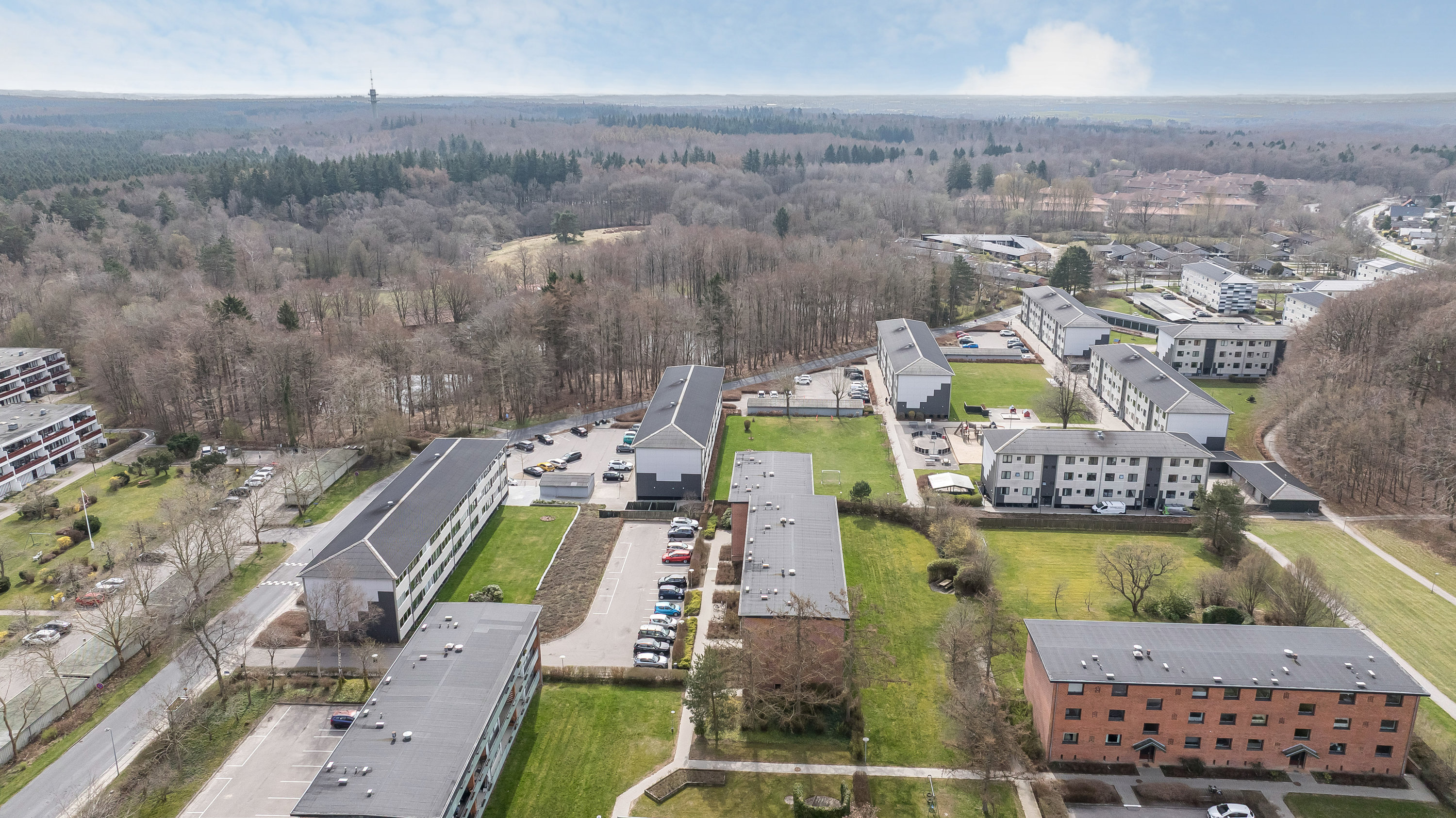 Fremhævet andet billede i fuldskærmstilstand. Billede af Fredskovhellet 33, 1. tv., 3400 Hillerød