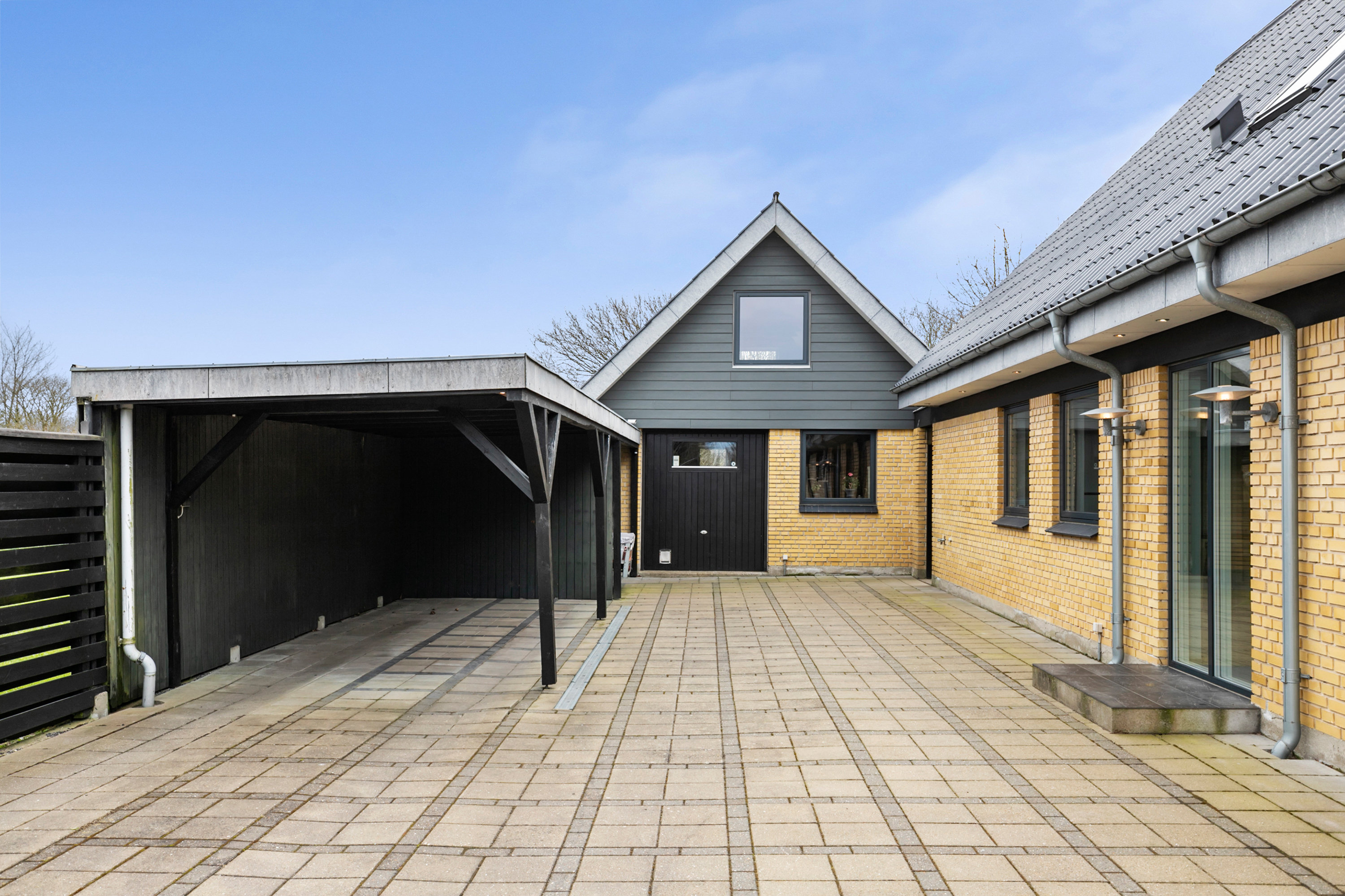 Fremhævet facade billede i fuldskærmstilstand. Billede af Syrenvej 7, 9460 Brovst