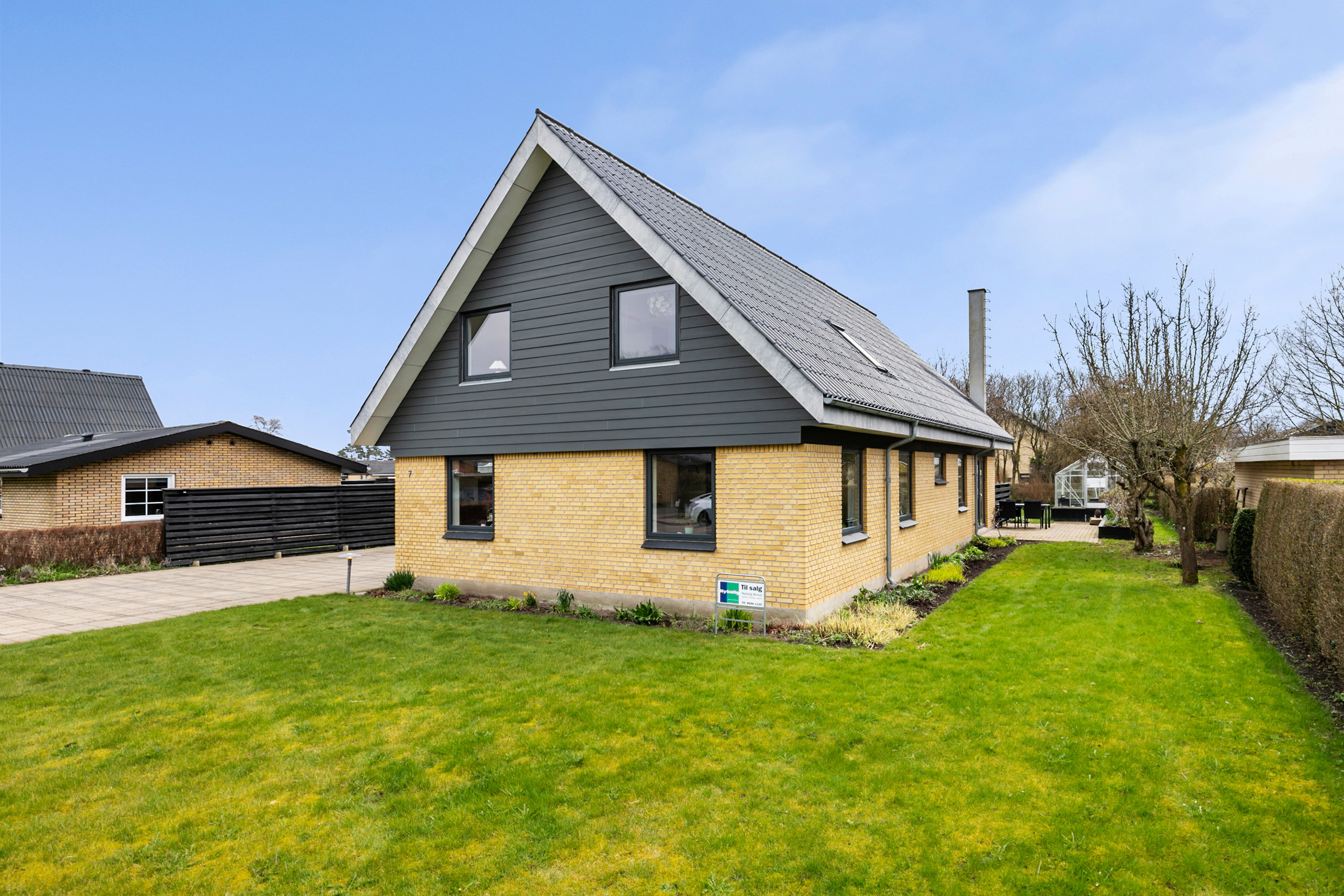 Fremhævet facade billede i fuldskærmstilstand. Billede af Syrenvej 7, 9460 Brovst