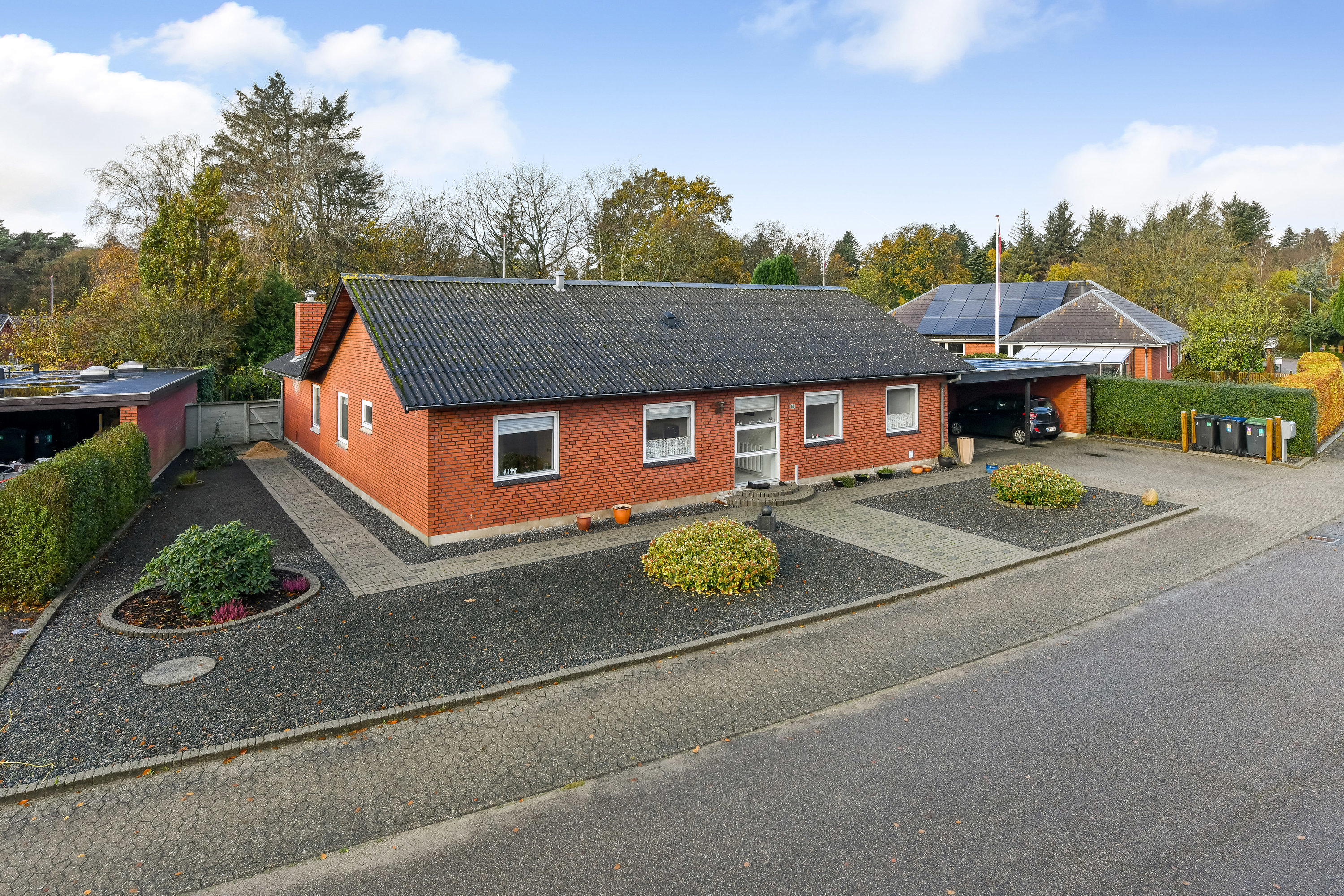 Fremhævet ejendommen billede i fuldskærmstilstand. Billede af Lærkevej 1, 6840 Oksbøl