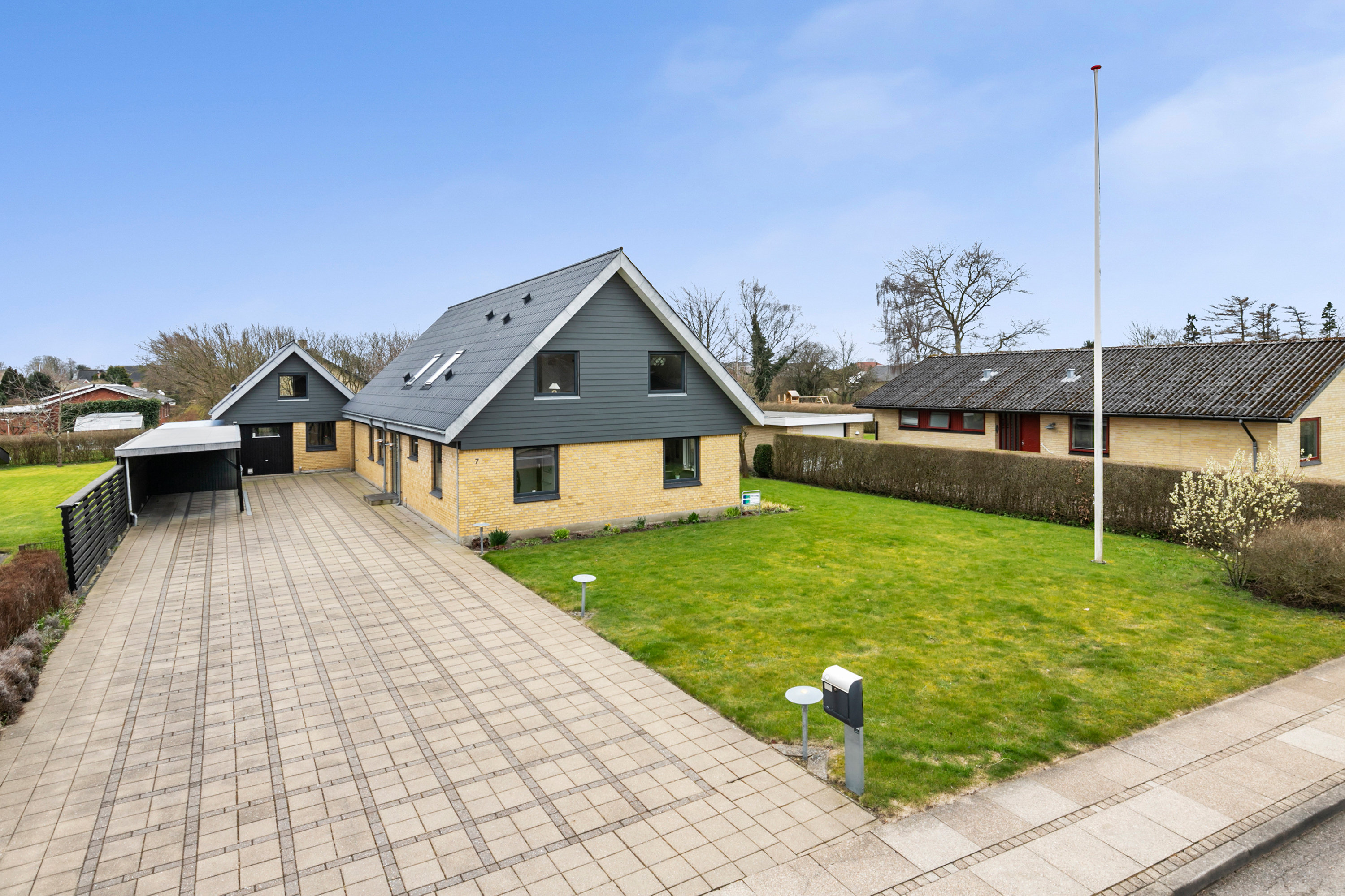 Fremhævet facade billede i fuldskærmstilstand. Billede af Syrenvej 7, 9460 Brovst