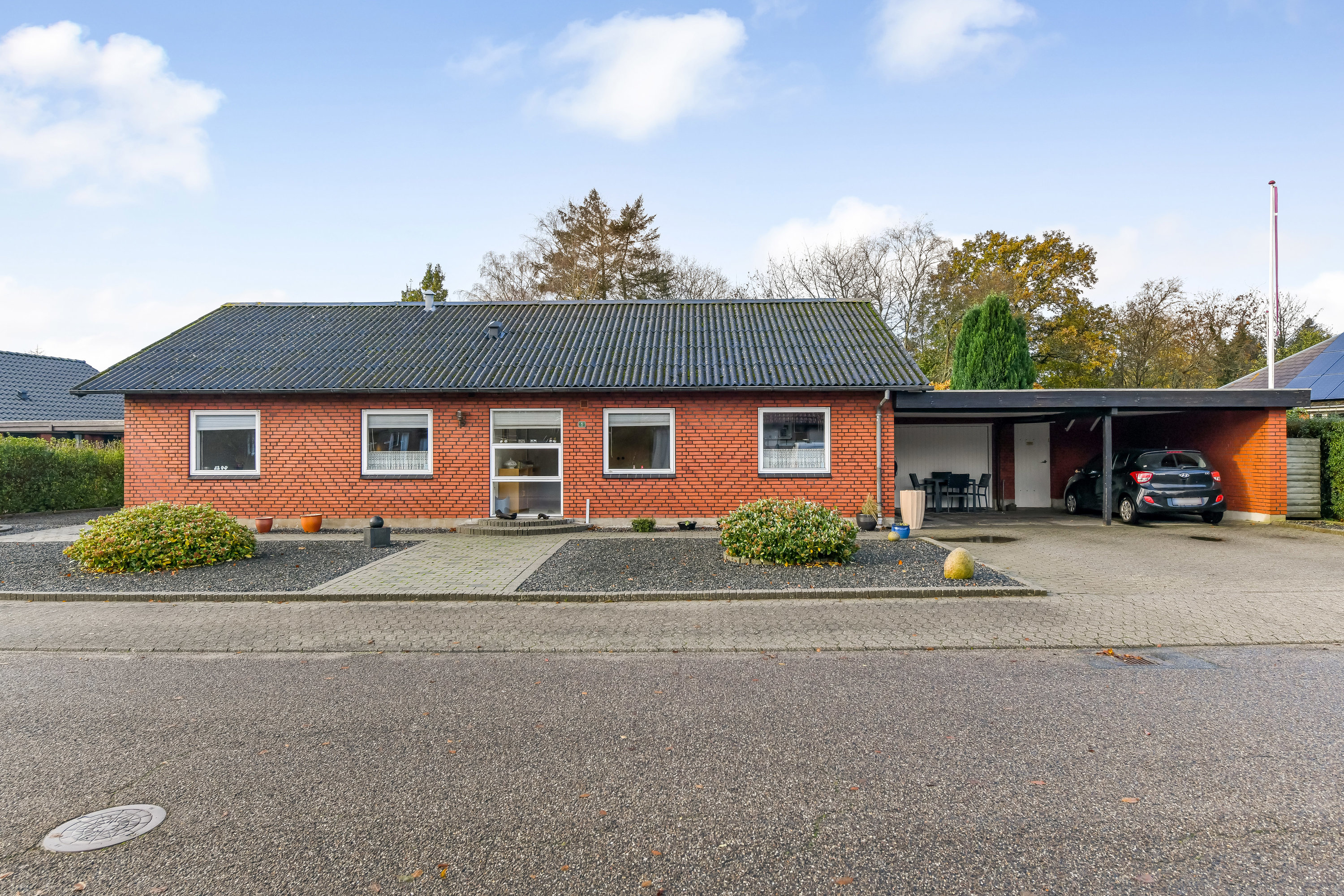 Fremhævet ejendommen billede i fuldskærmstilstand. Billede af Lærkevej 1, 6840 Oksbøl