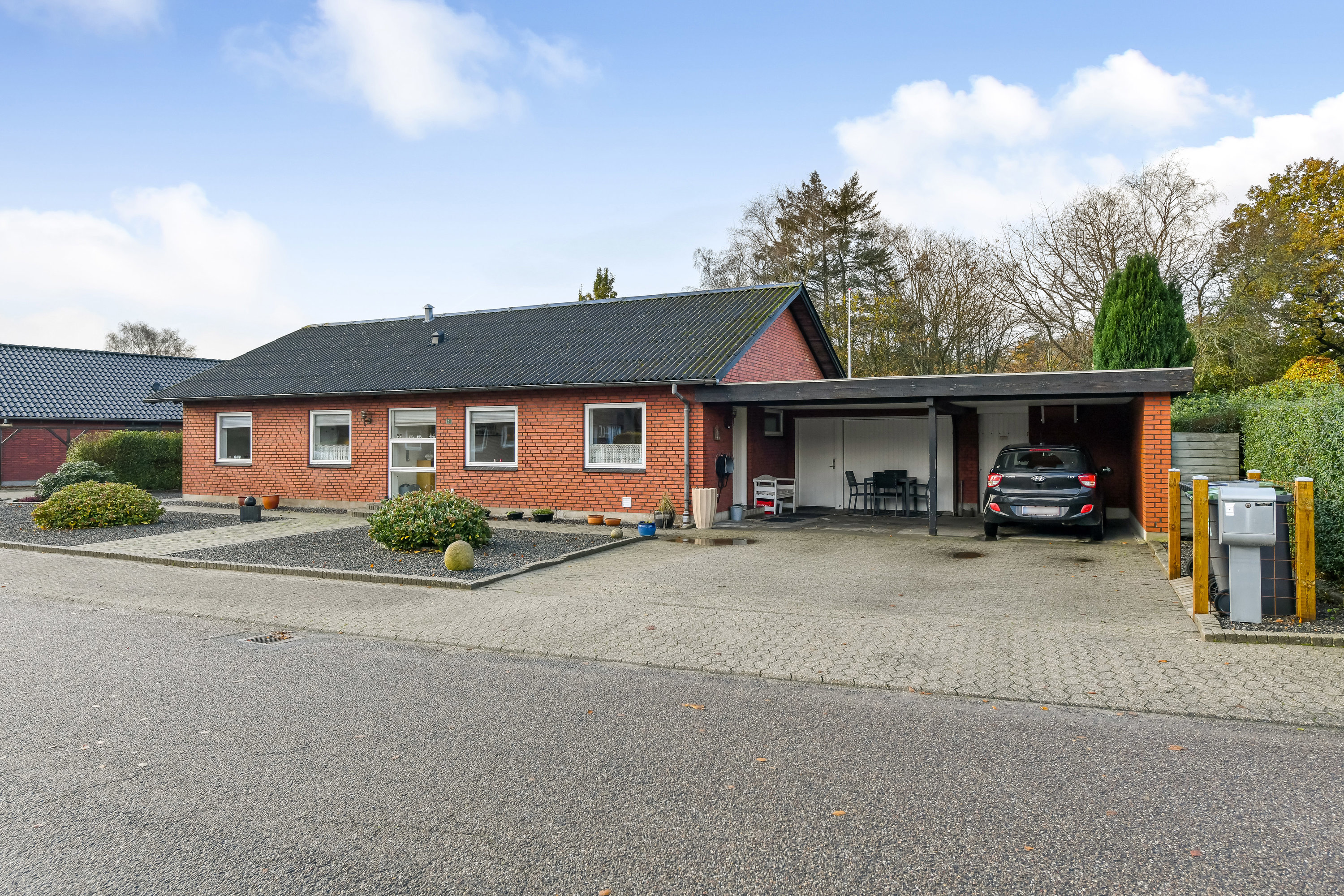 Fremhævet ejendommen billede i fuldskærmstilstand. Billede af Lærkevej 1, 6840 Oksbøl