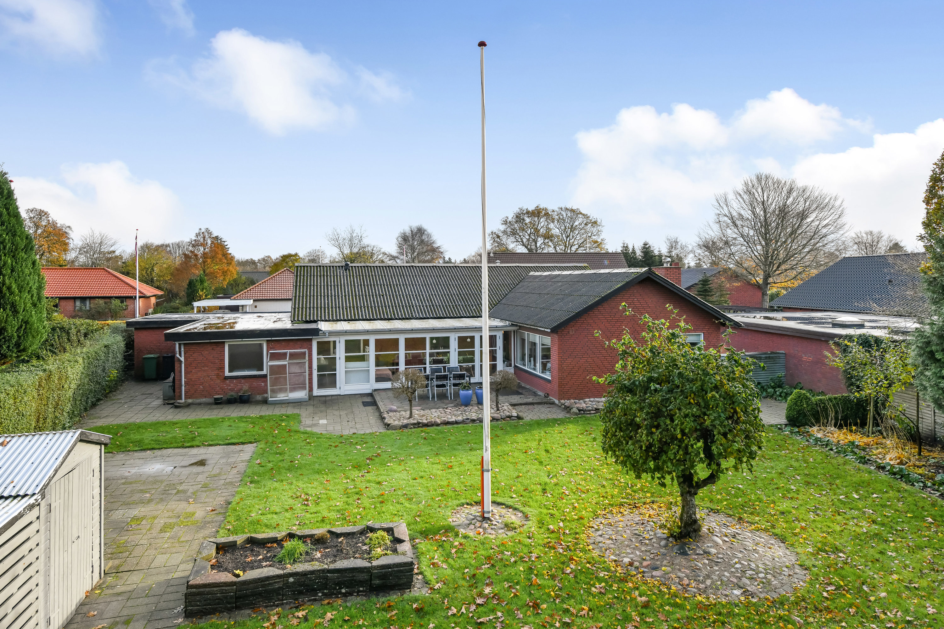 Fremhævet have billede i fuldskærmstilstand. Billede af Lærkevej 1, 6840 Oksbøl