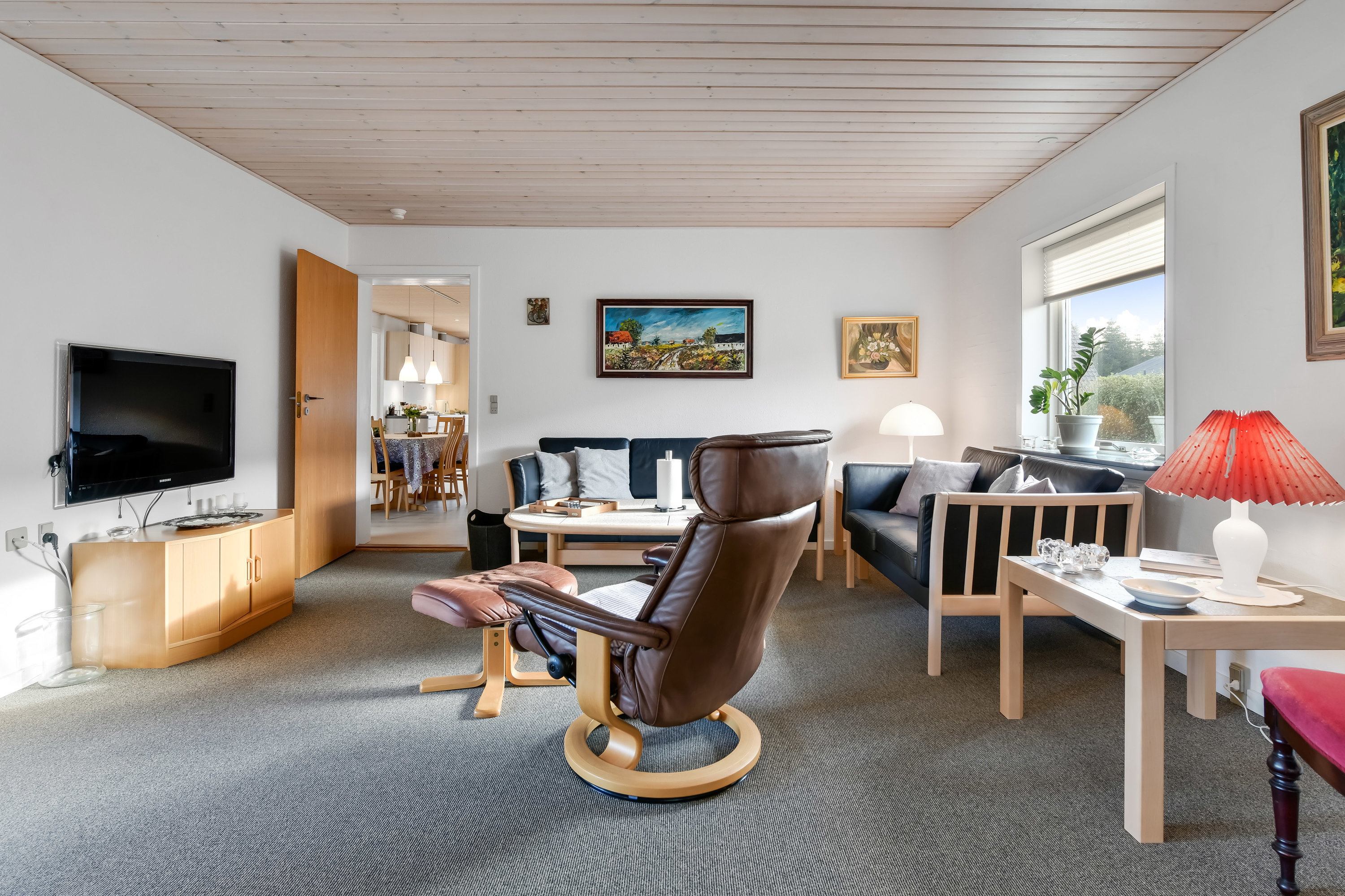 Fremhævet stue billede i fuldskærmstilstand. Billede af Lærkevej 1, 6840 Oksbøl