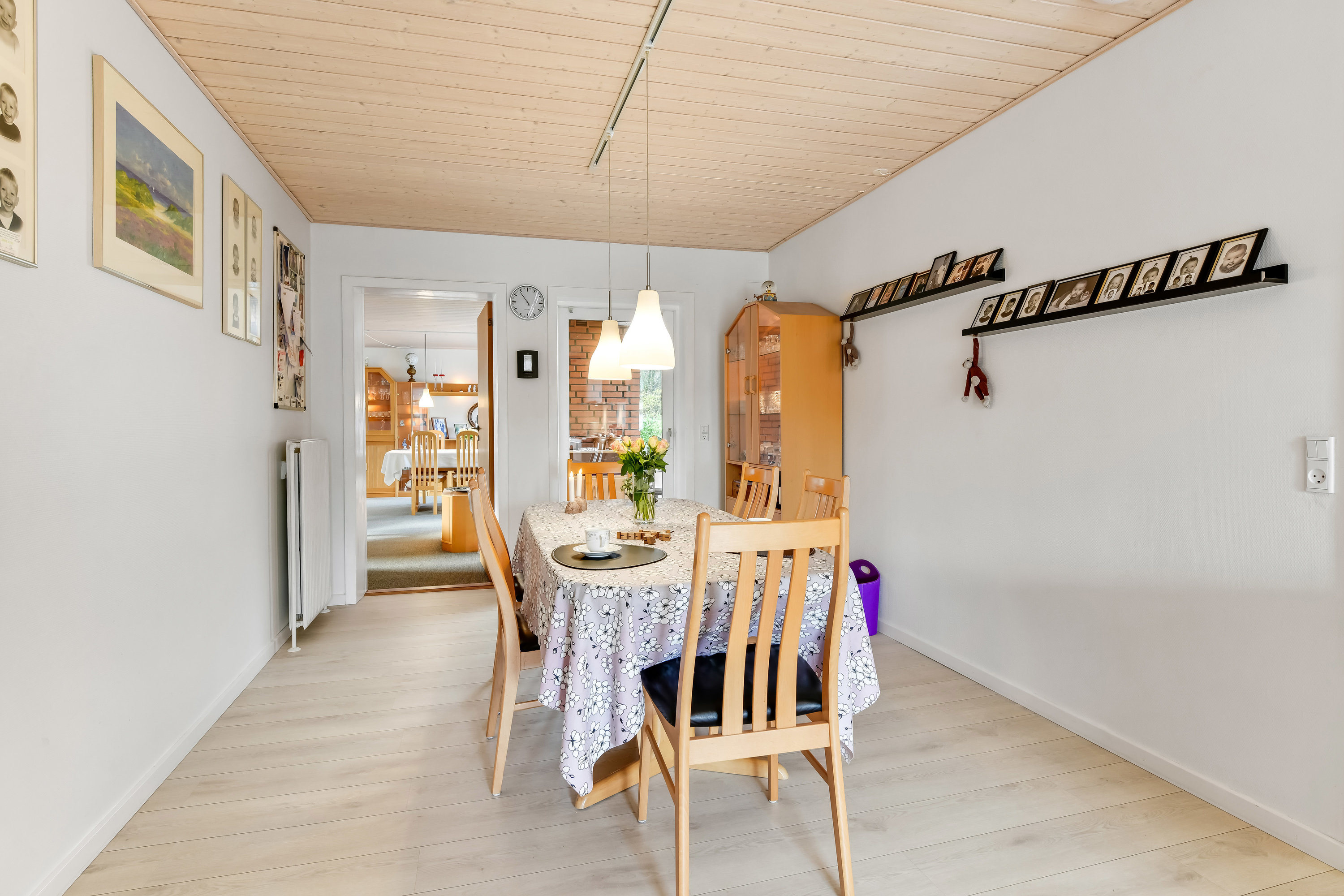 Fremhævet stue billede i fuldskærmstilstand. Billede af Lærkevej 1, 6840 Oksbøl