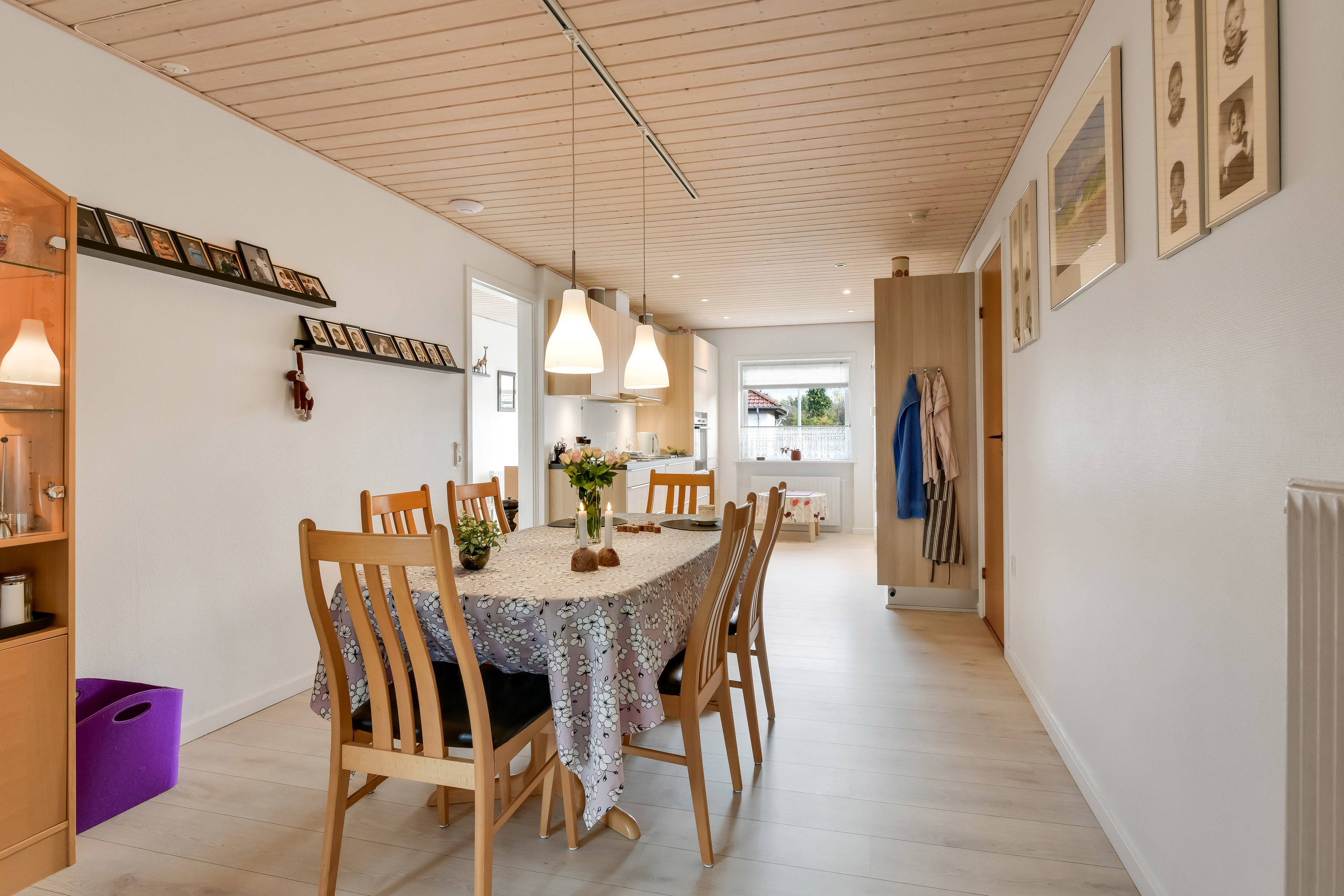 Fremhævet stue billede i fuldskærmstilstand. Billede af Lærkevej 1, 6840 Oksbøl