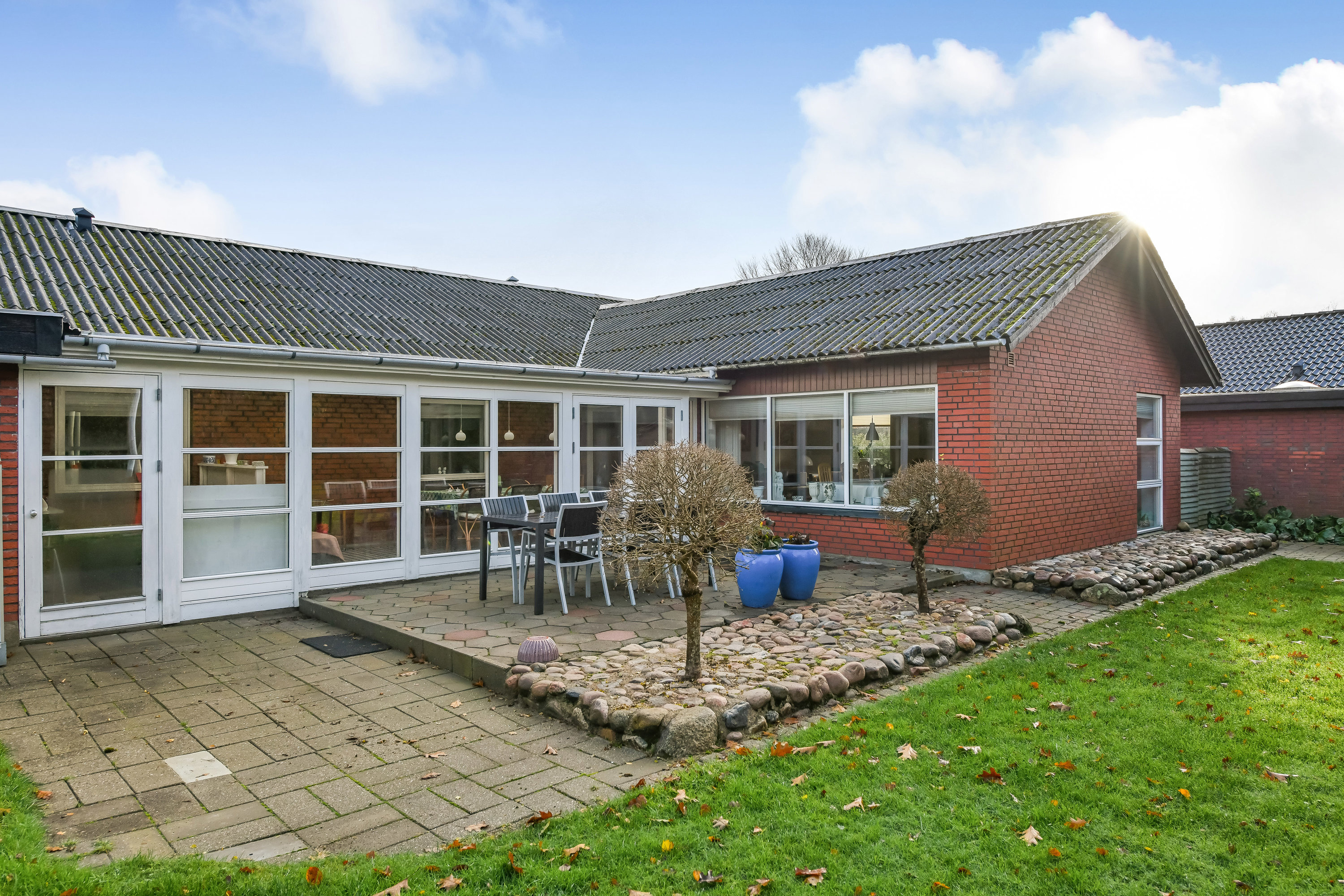 Fremhævet terrasse billede i fuldskærmstilstand. Billede af Lærkevej 1, 6840 Oksbøl