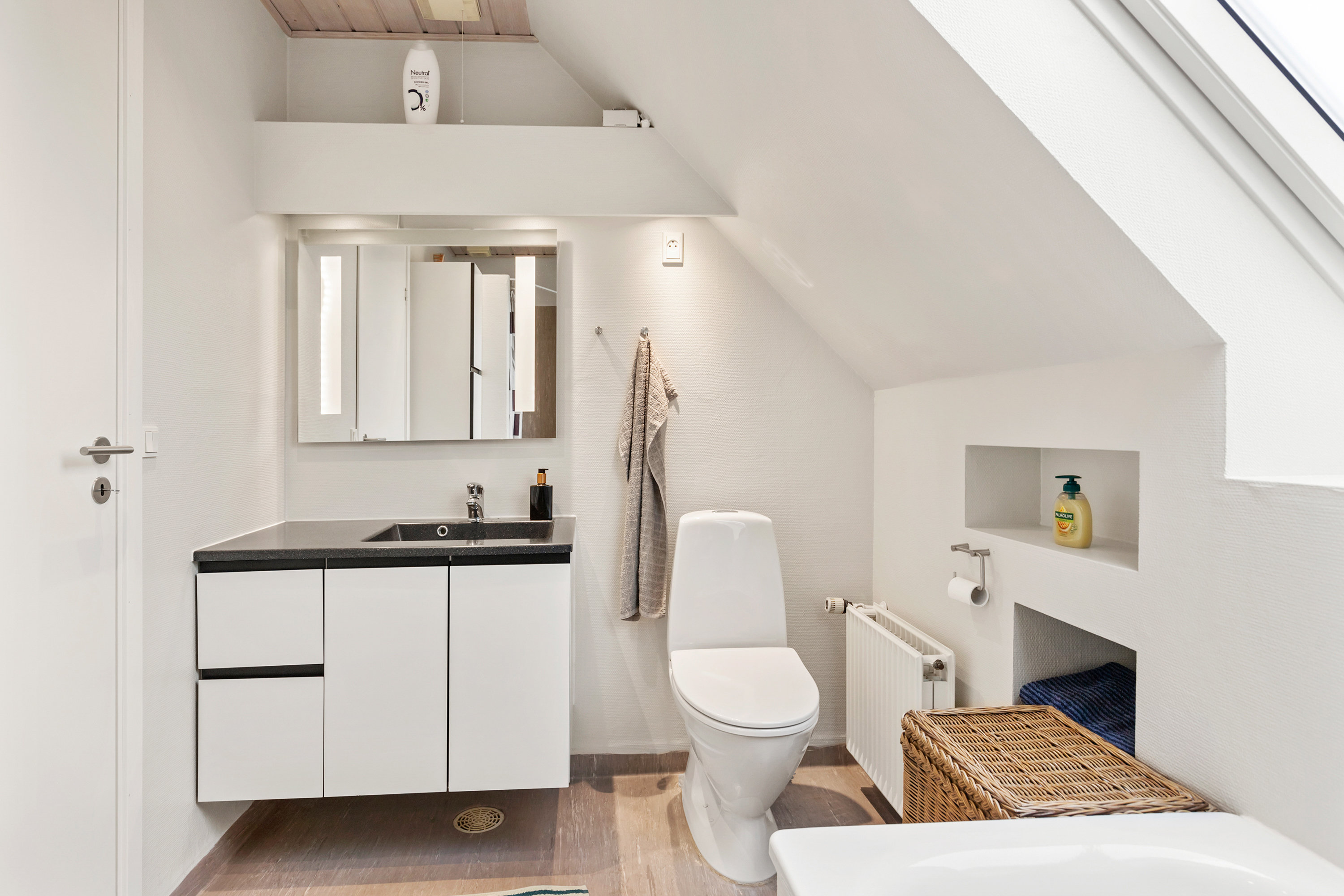 Fremhævet badeværelse billede i fuldskærmstilstand. Billede af Syrenvej 7, 9460 Brovst