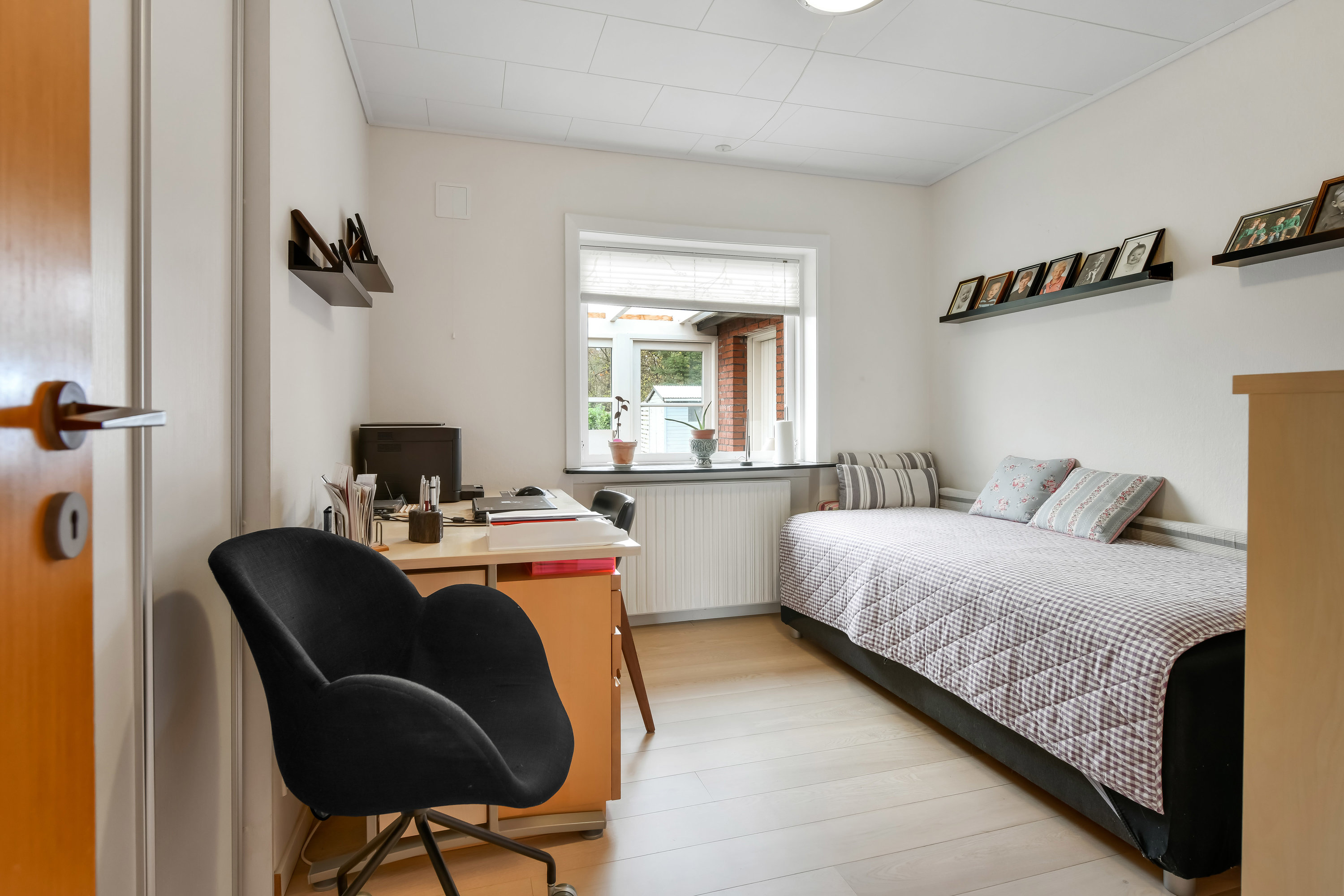 Fremhævet værelse billede i fuldskærmstilstand. Billede af Lærkevej 1, 6840 Oksbøl