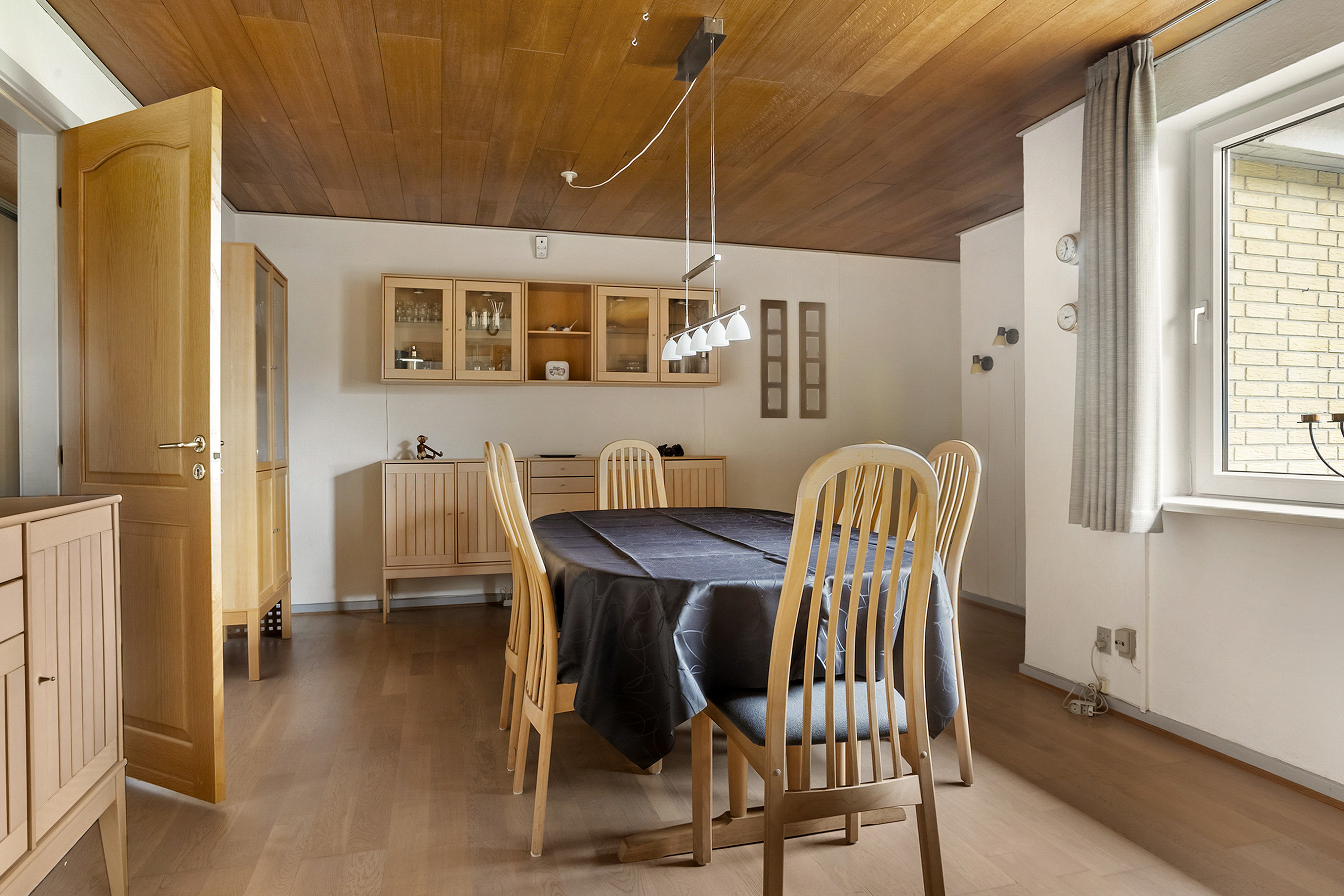 Fremhævet spisestue billede i fuldskærmstilstand. Billede af Orionvej 1, 6600 Vejen