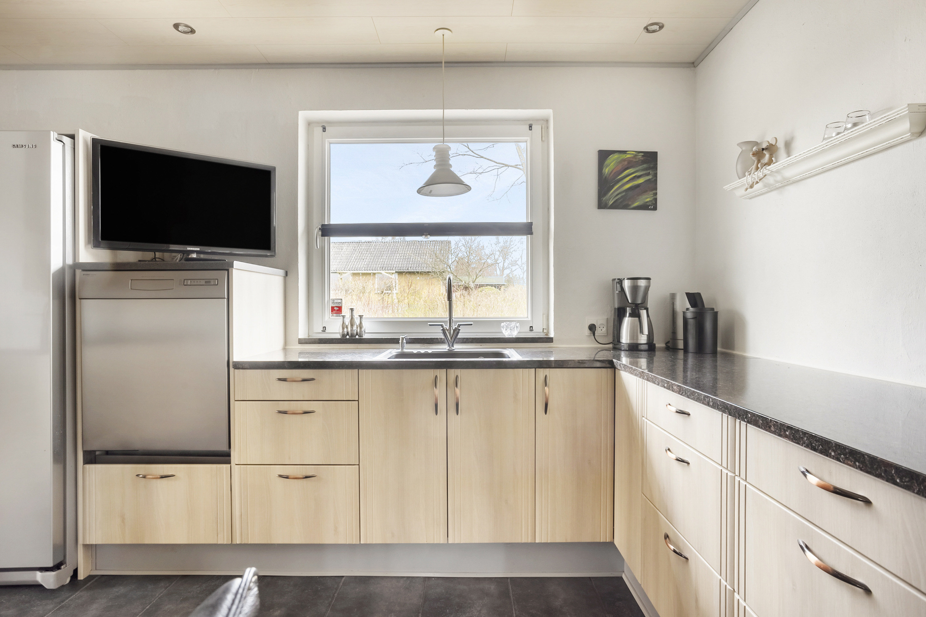 Fremhævet køkken billede i fuldskærmstilstand. Billede af Orionvej 1, 6600 Vejen