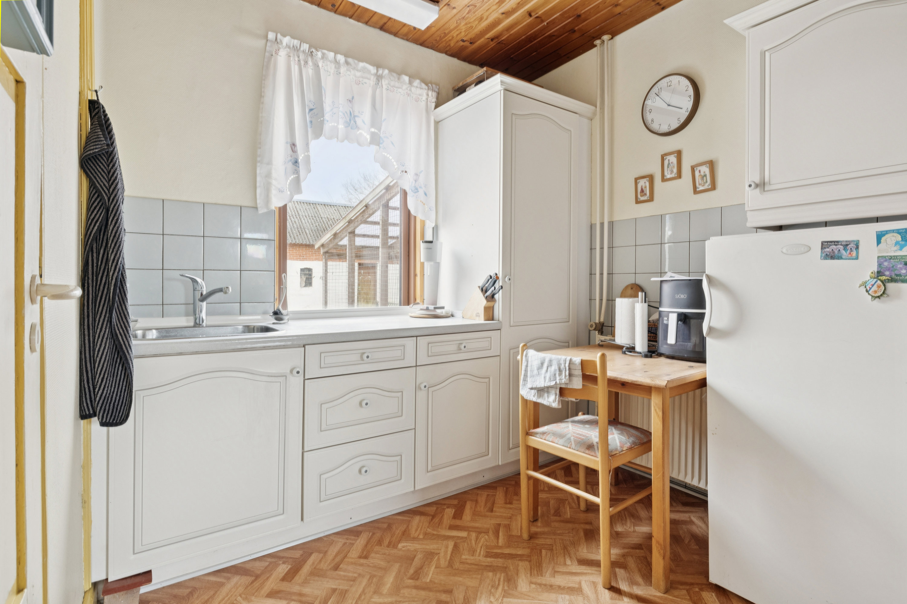 Fremhævet køkken billede i fuldskærmstilstand. Billede af Kolåvej 4, Egens, 8410 Rønde