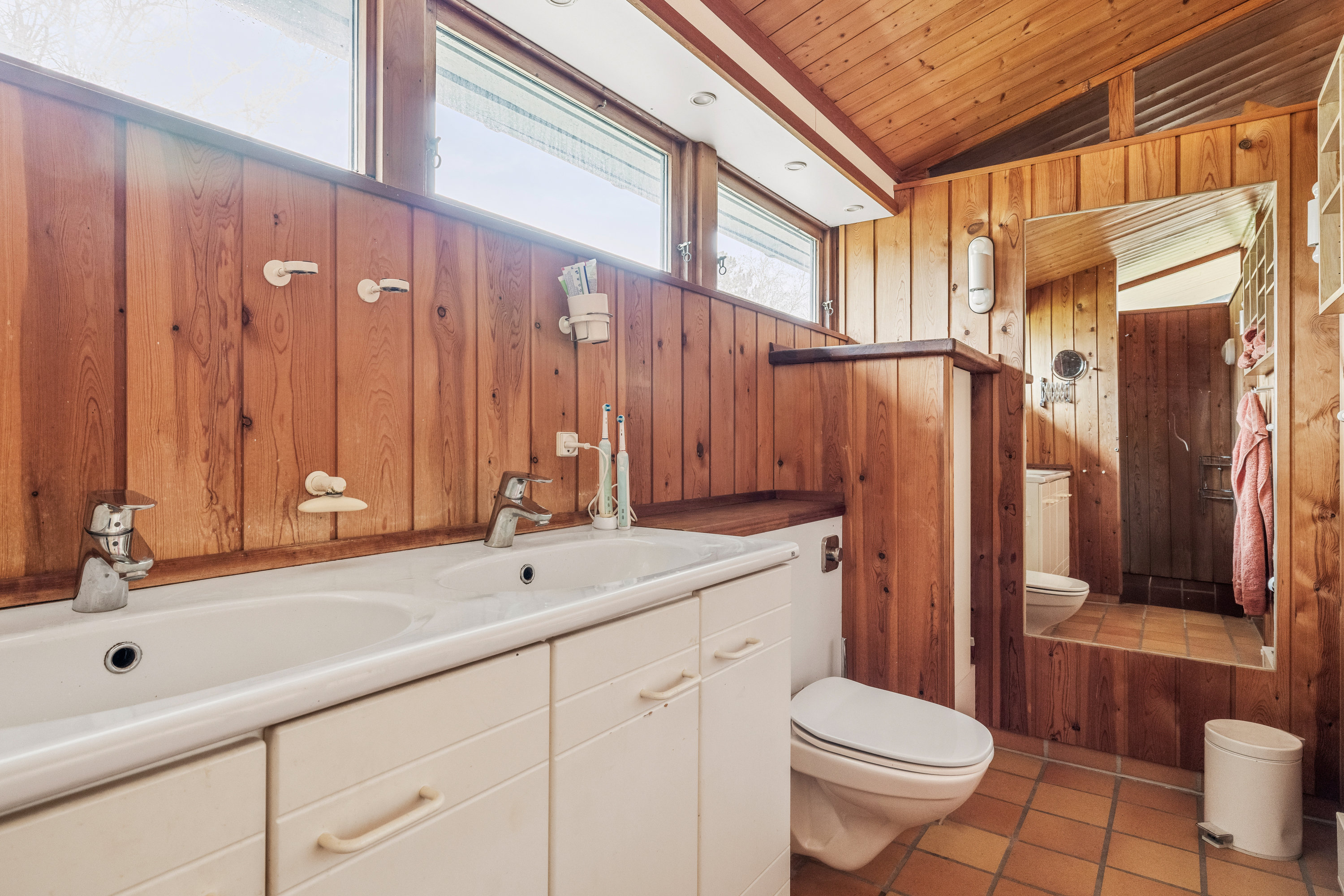 Fremhævet badeværelse billede i fuldskærmstilstand. Billede af Stavnsborgvej 37, Gjerrild, 8500 Grenaa