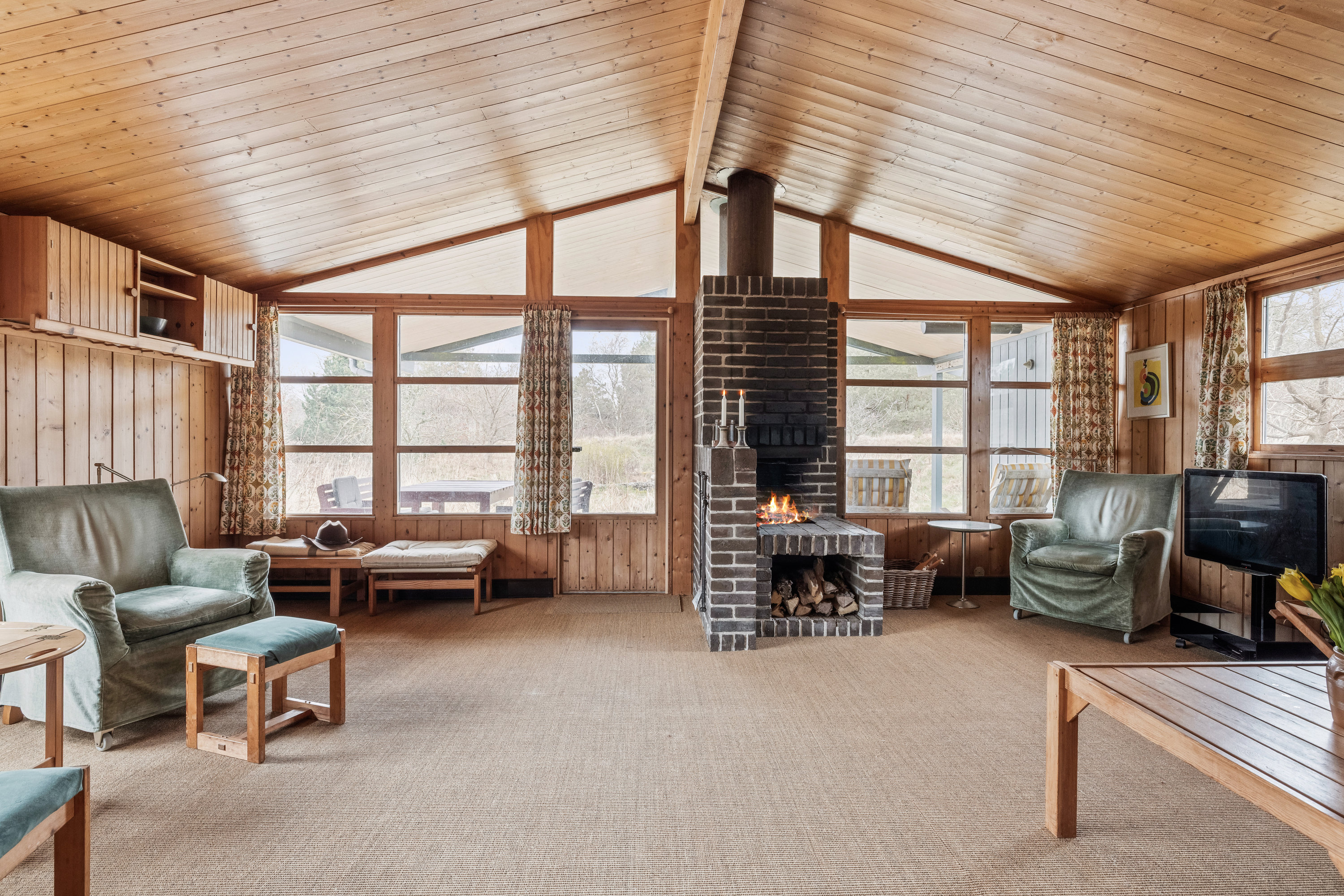 Fremhævet stue billede i fuldskærmstilstand. Billede af Stavnsborgvej 37, Gjerrild, 8500 Grenaa