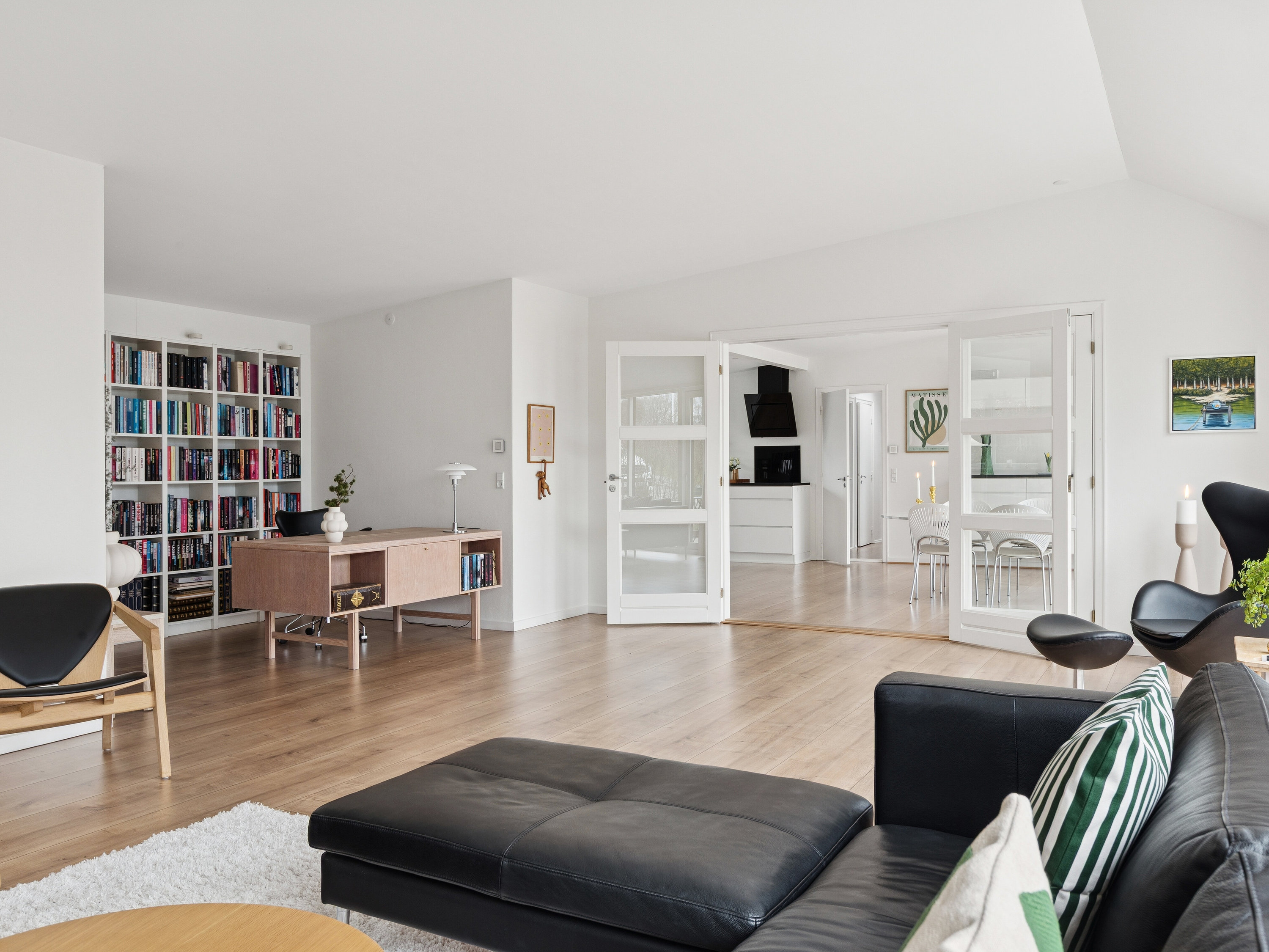 Fremhævet stue billede i fuldskærmstilstand. Billede af Lien 2, 9800 Hjørring