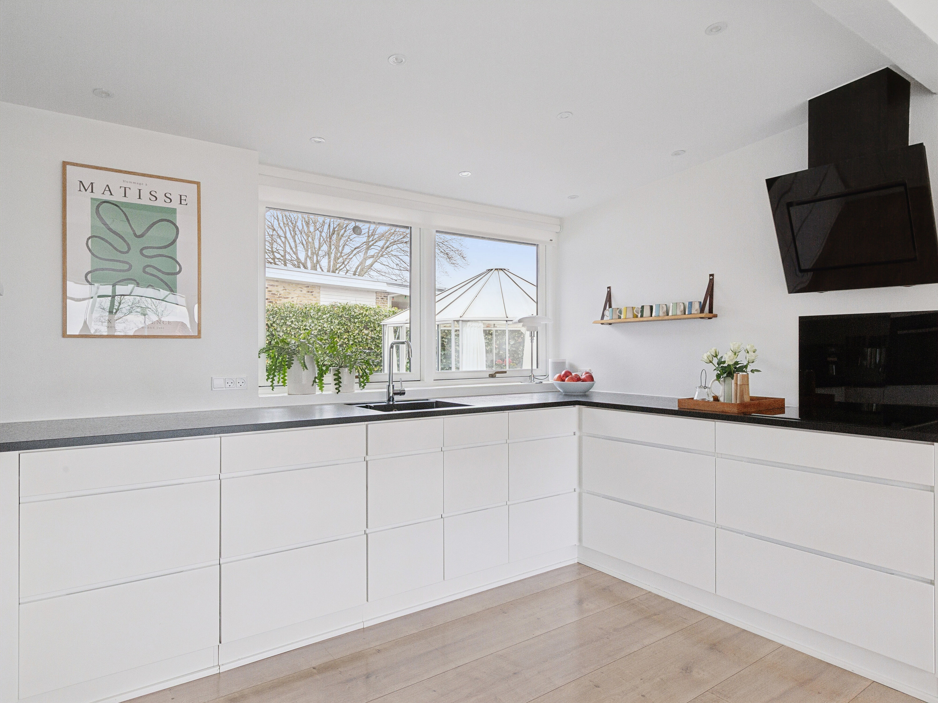 Fremhævet køkken billede i fuldskærmstilstand. Billede af Lien 2, 9800 Hjørring