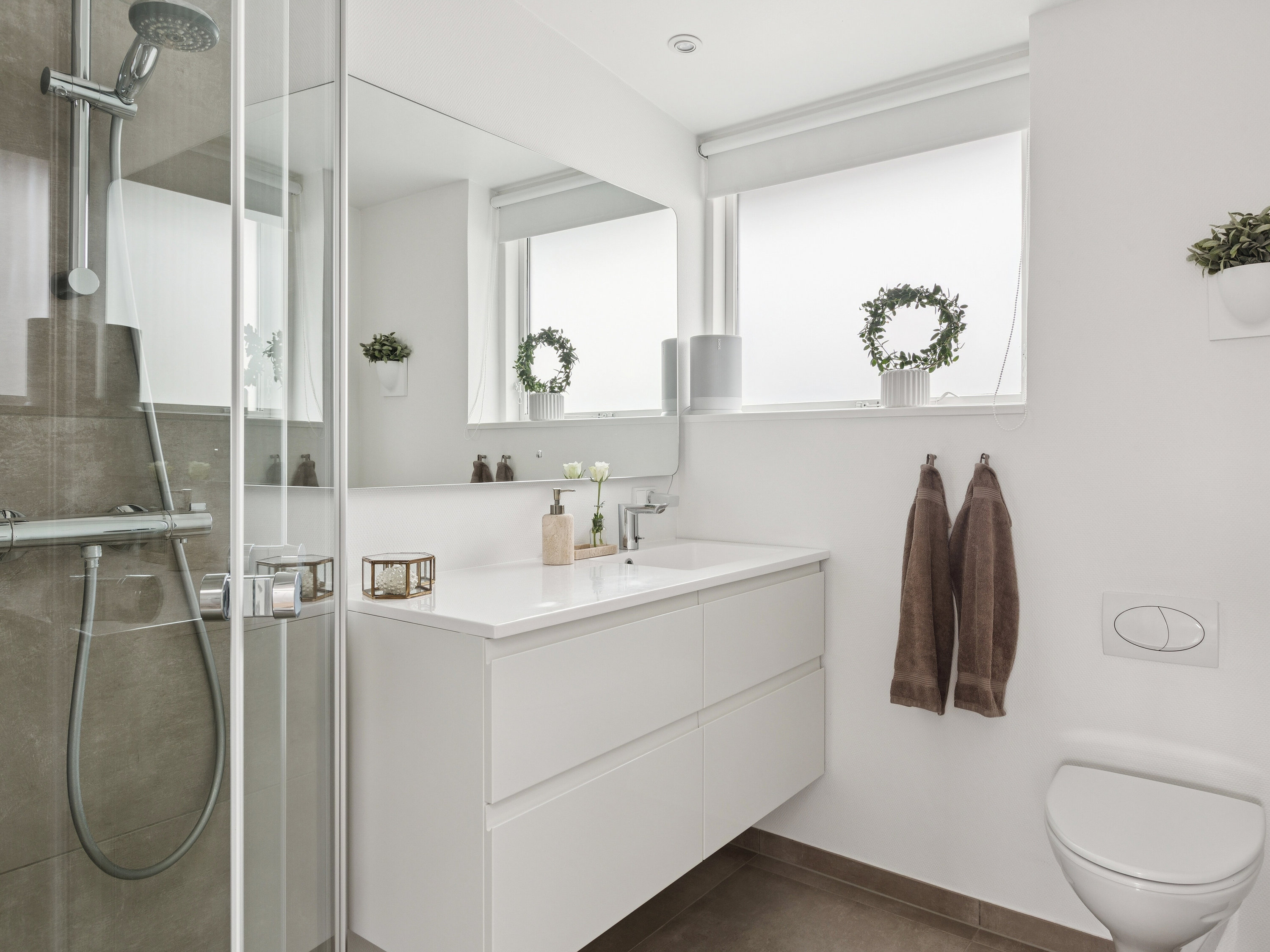 Fremhævet badeværelse billede i fuldskærmstilstand. Billede af Lien 2, 9800 Hjørring