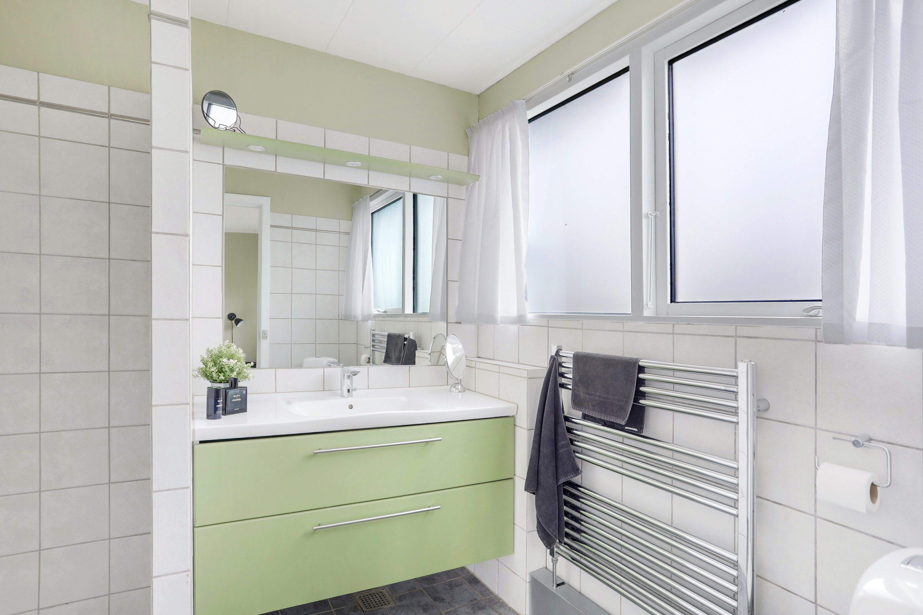 Fremhævet badeværelse billede i fuldskærmstilstand. Billede af Lindeengen 23, 2740 Skovlunde