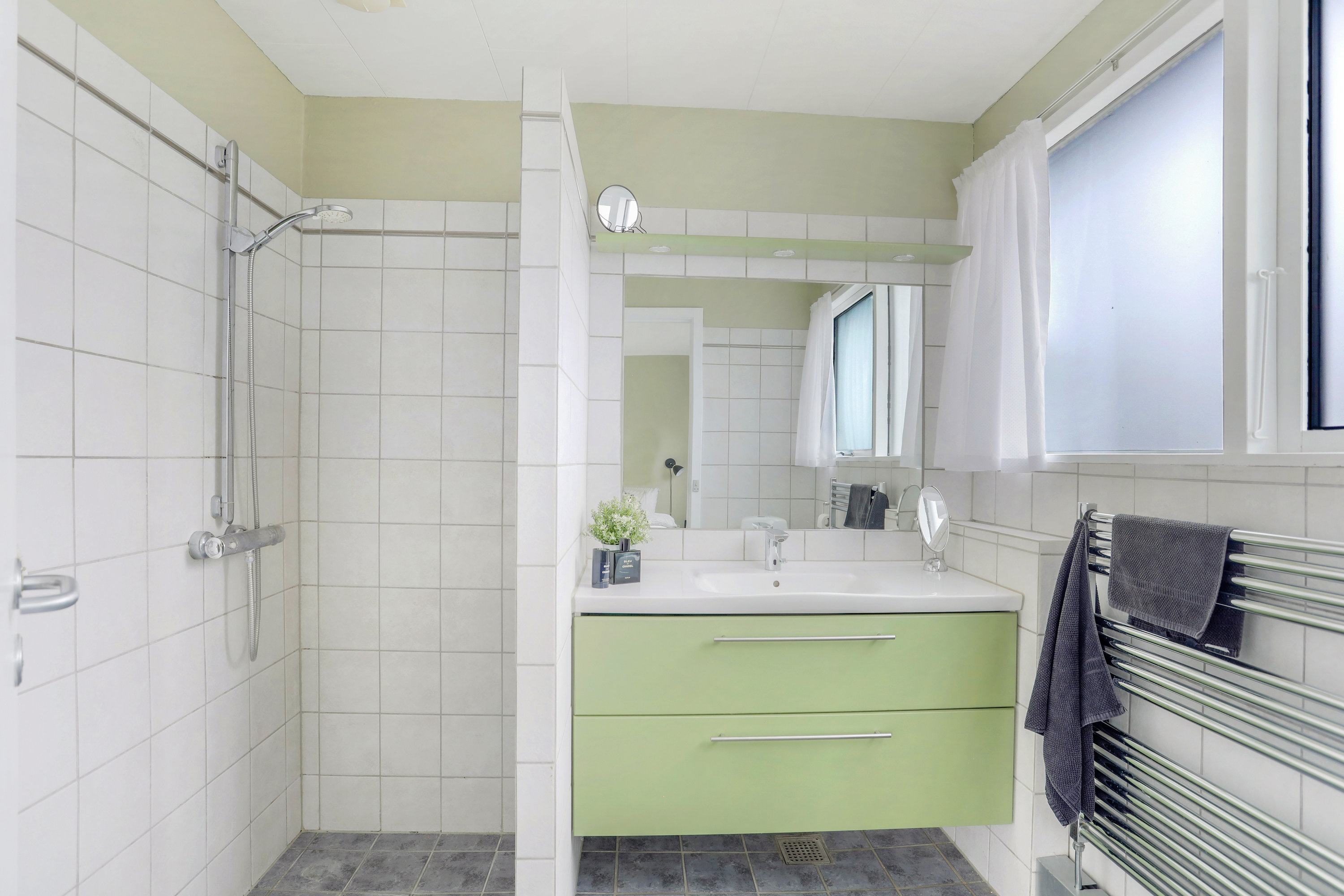 Fremhævet badeværelse billede i fuldskærmstilstand. Billede af Lindeengen 23, 2740 Skovlunde