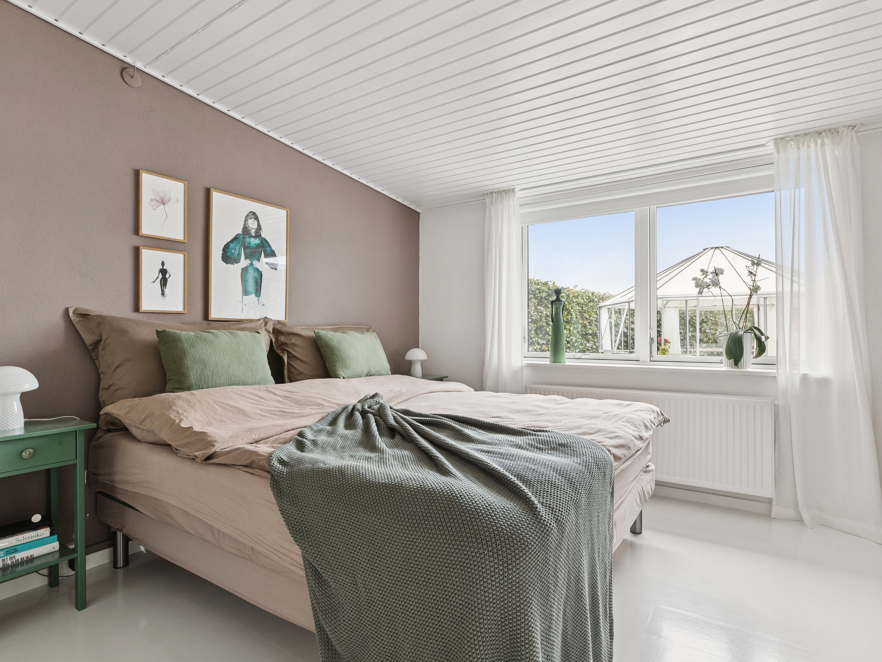 Fremhævet soveværelse billede i fuldskærmstilstand. Billede af Lien 2, 9800 Hjørring