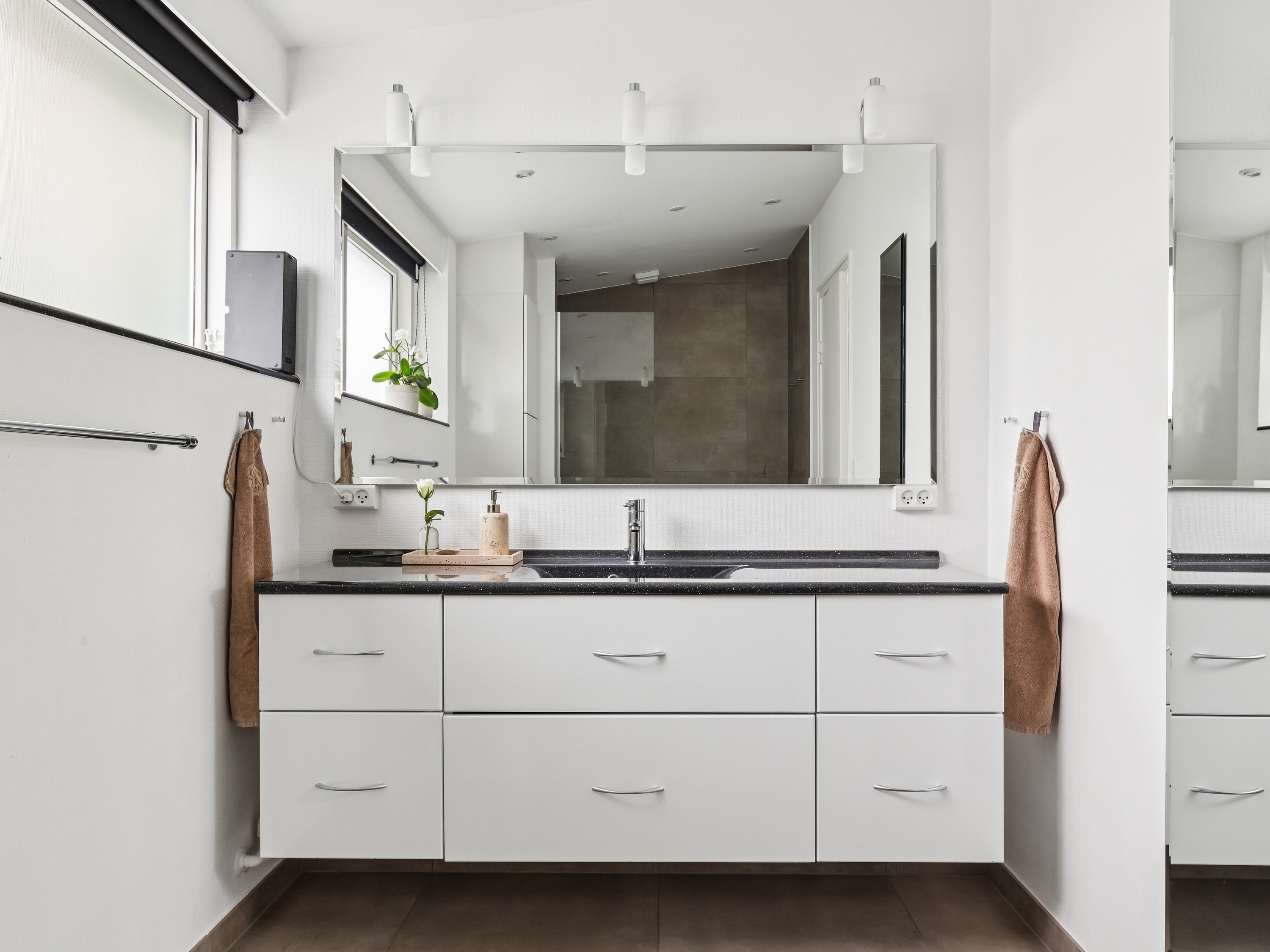 Fremhævet badeværelse billede i fuldskærmstilstand. Billede af Lien 2, 9800 Hjørring