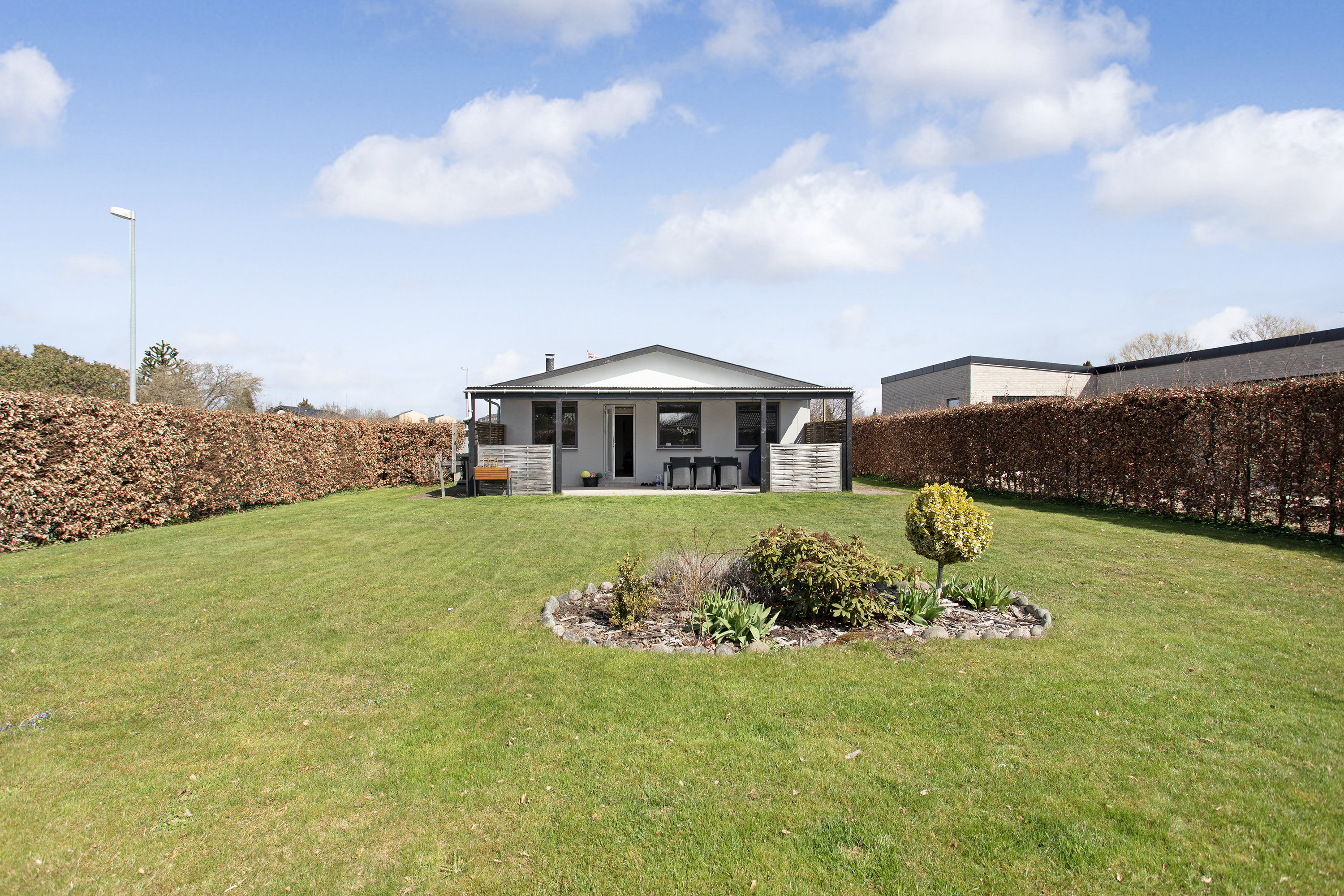 Fremhævet facade billede i fuldskærmstilstand. Billede af Åbyvej 15, 2740 Skovlunde