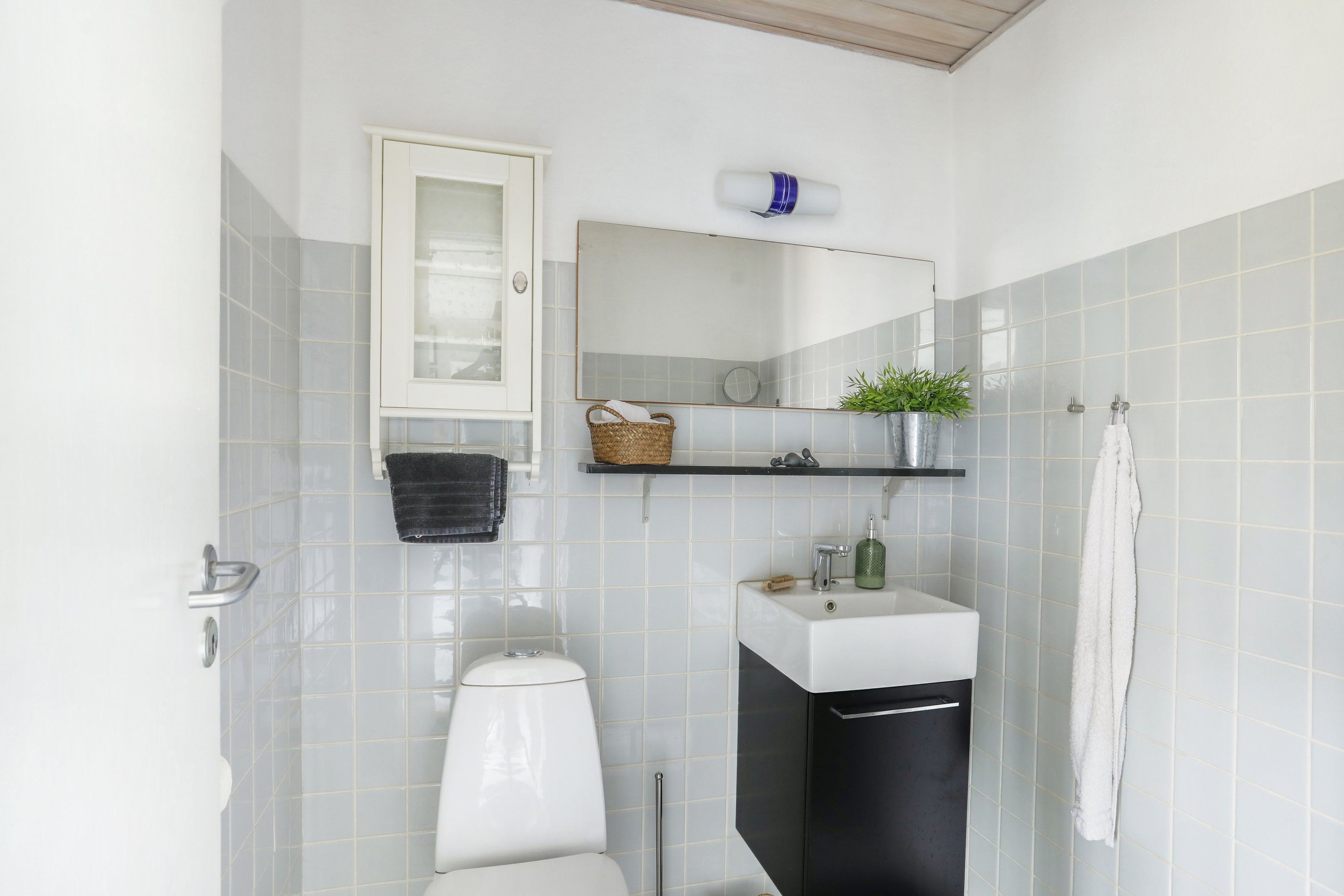 Fremhævet toilet billede i fuldskærmstilstand. Billede af Lindeengen 23, 2740 Skovlunde