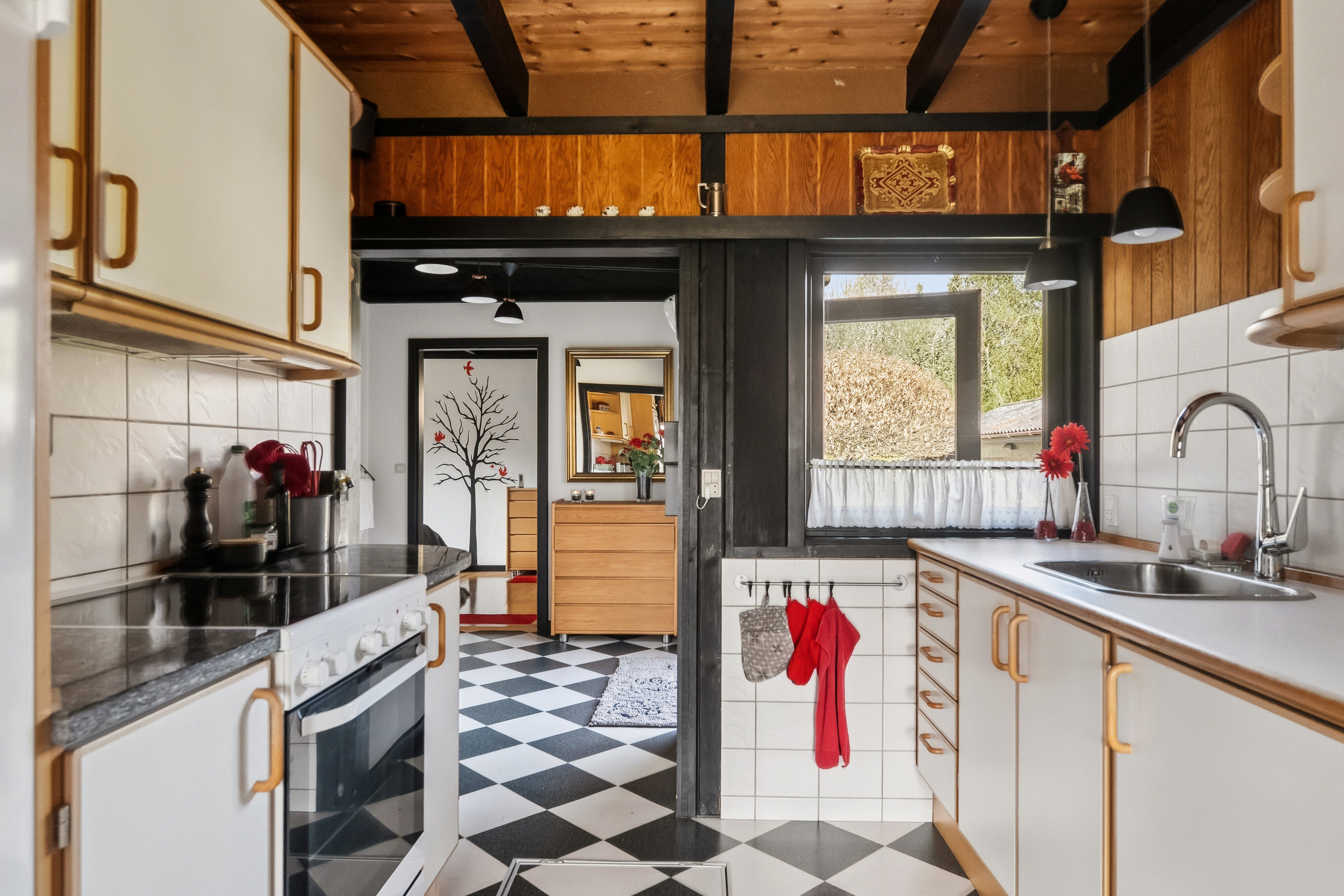 Fremhævet køkken billede i fuldskærmstilstand. Billede af Bøgevej 13, 4771 Kalvehave