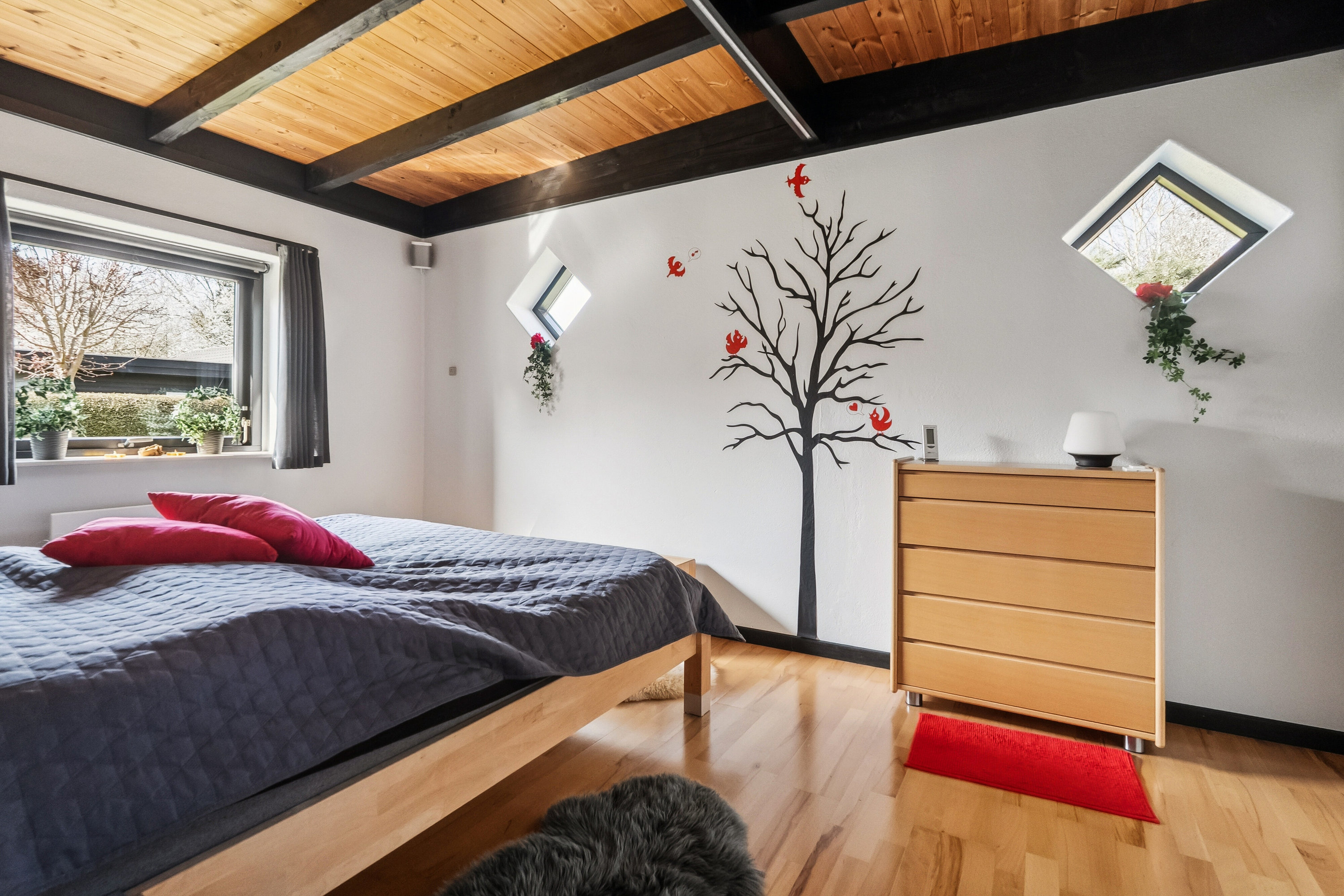 Fremhævet soveværelse billede i fuldskærmstilstand. Billede af Bøgevej 13, 4771 Kalvehave