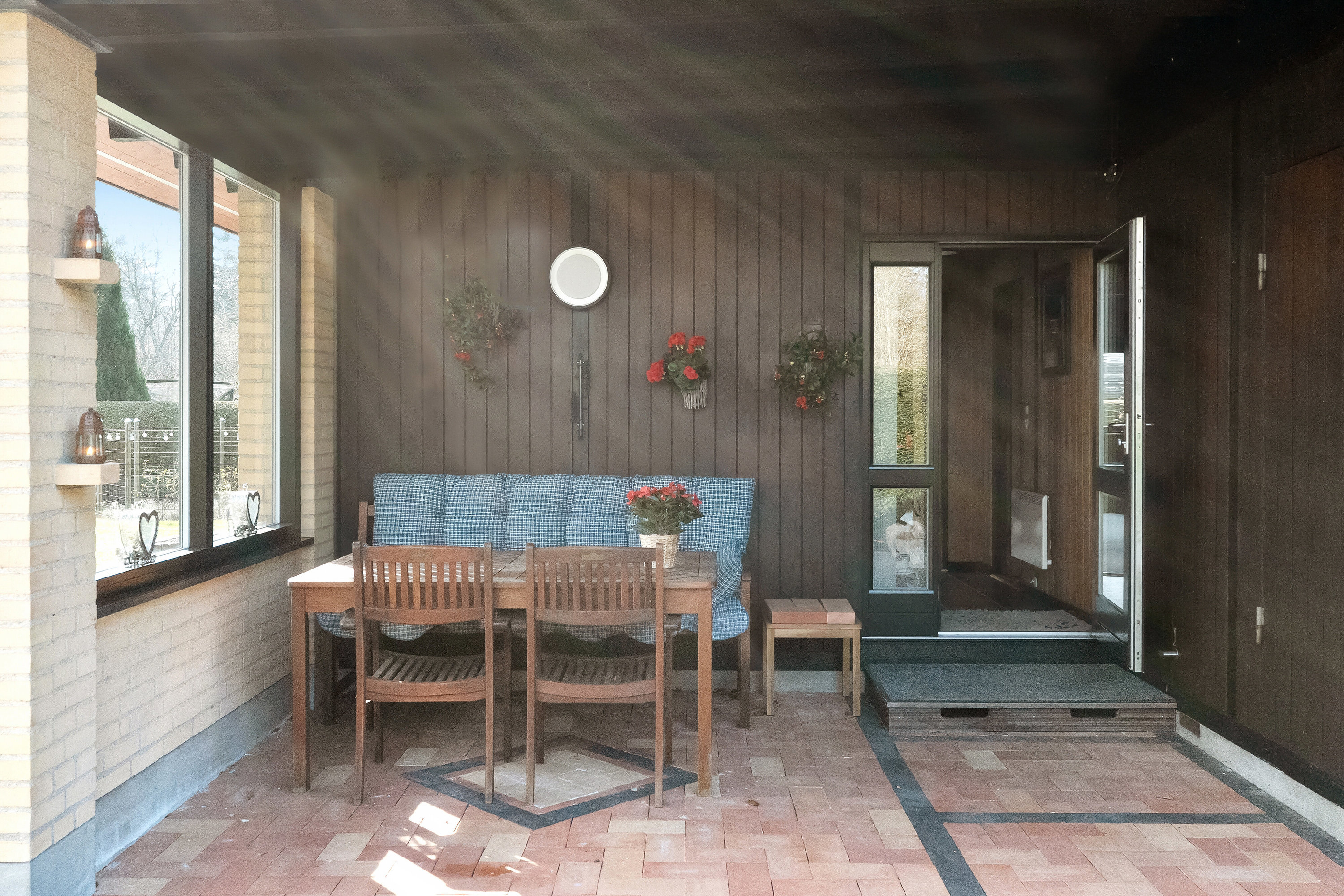 Fremhævet overdækket terrasse billede i fuldskærmstilstand. Billede af Bøgevej 13, 4771 Kalvehave