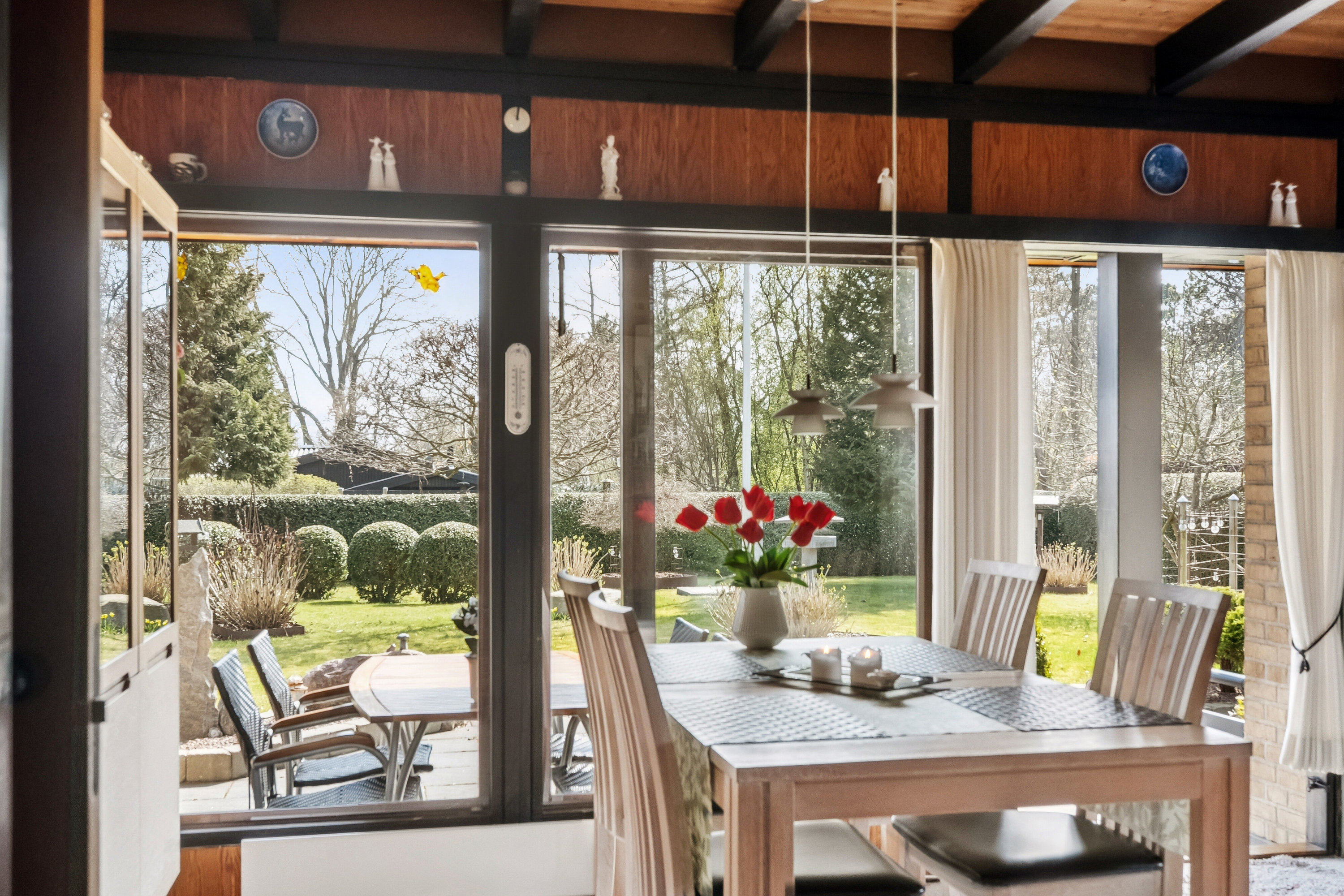 Fremhævet terrasse billede i fuldskærmstilstand. Billede af Bøgevej 13, 4771 Kalvehave