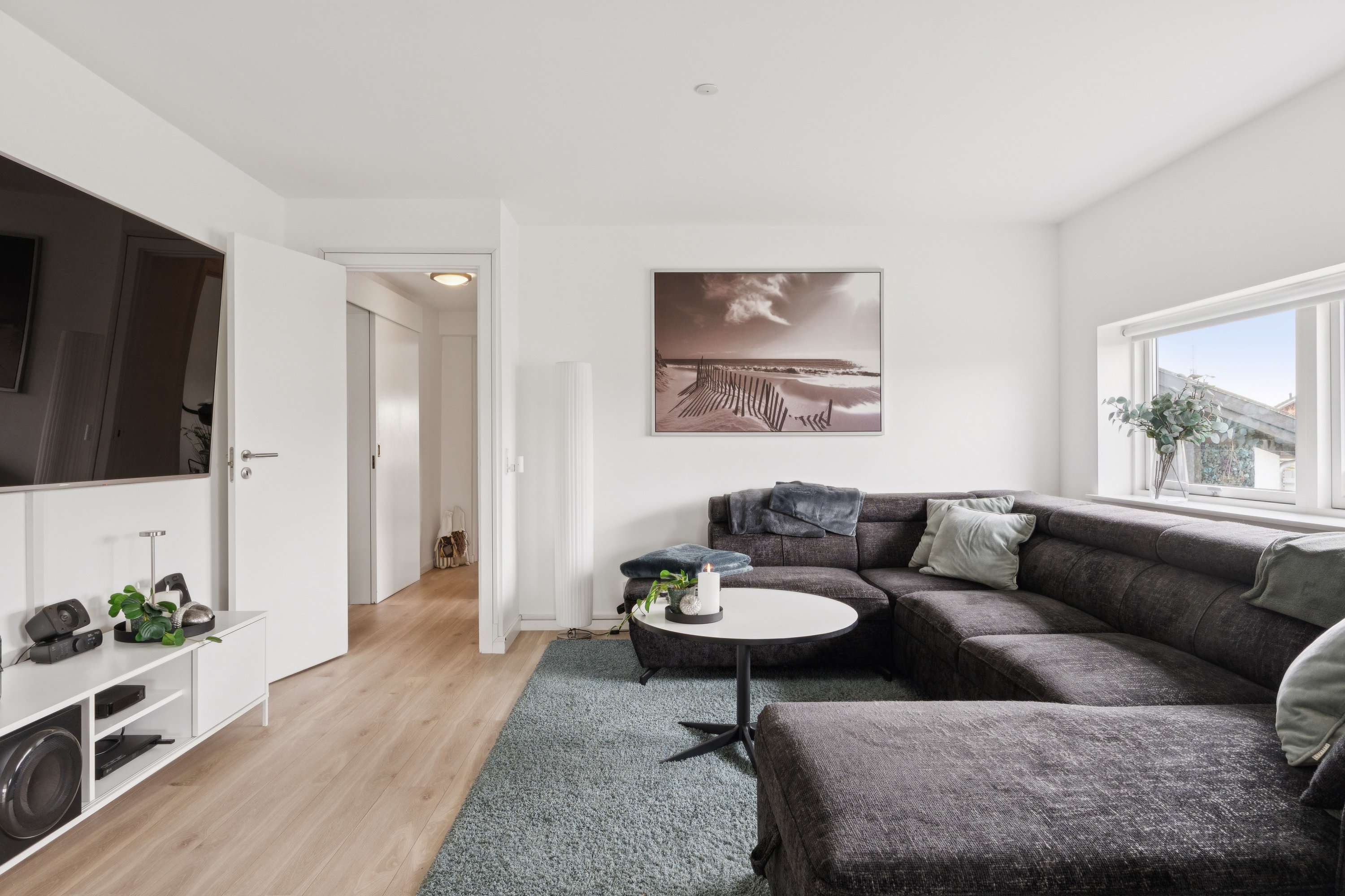 Fremhævet stue billede i fuldskærmstilstand. Billede af Kamdalen 29, 2730 Herlev