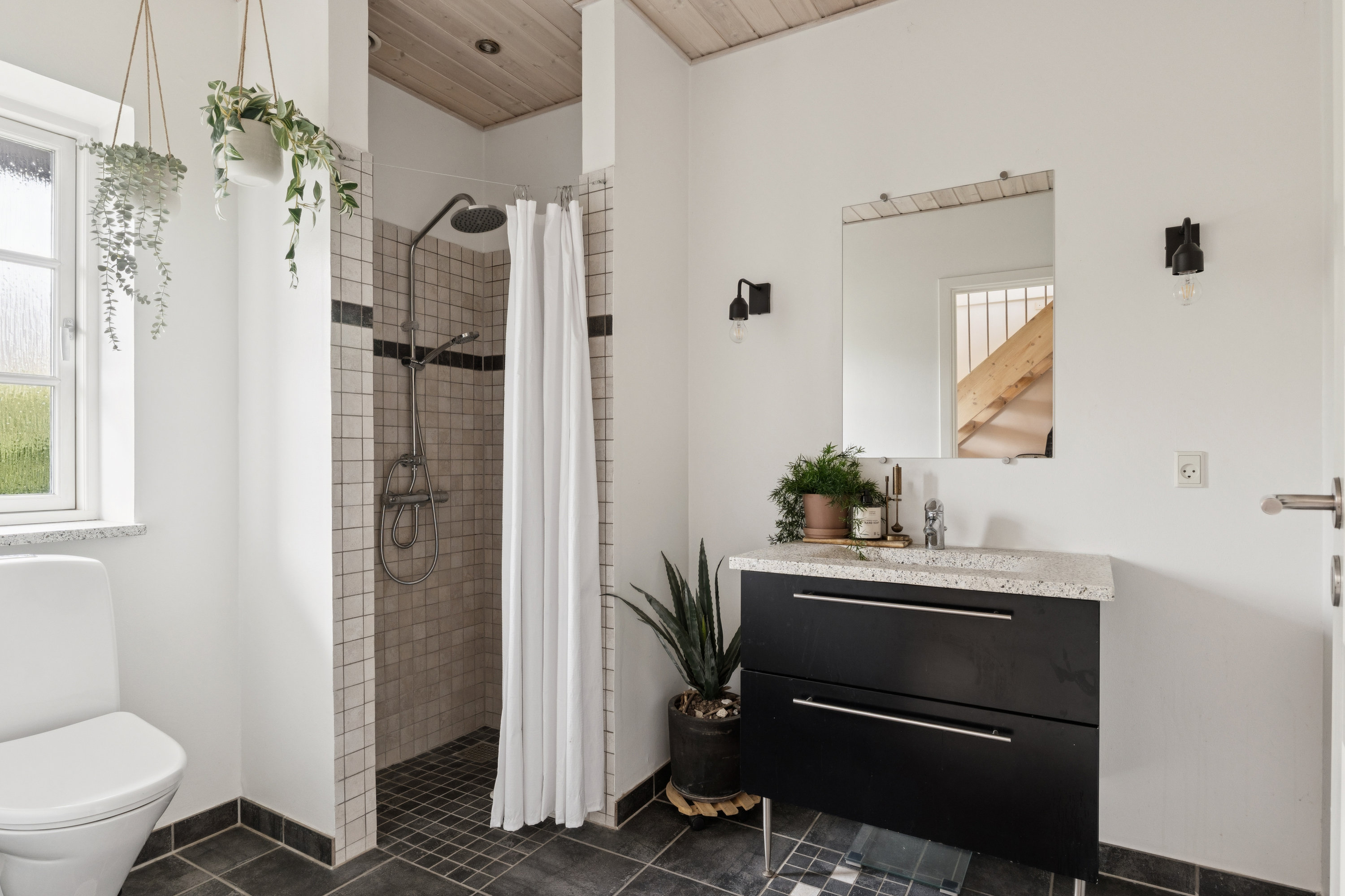 Fremhævet badeværelse billede i fuldskærmstilstand. Billede af Syvendehusvej 21, 2730 Herlev