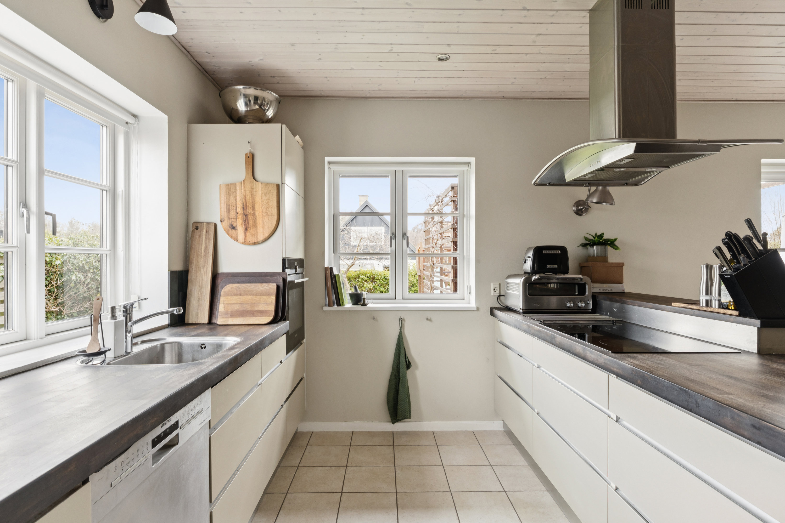 Fremhævet køkken billede i fuldskærmstilstand. Billede af Syvendehusvej 21, 2730 Herlev