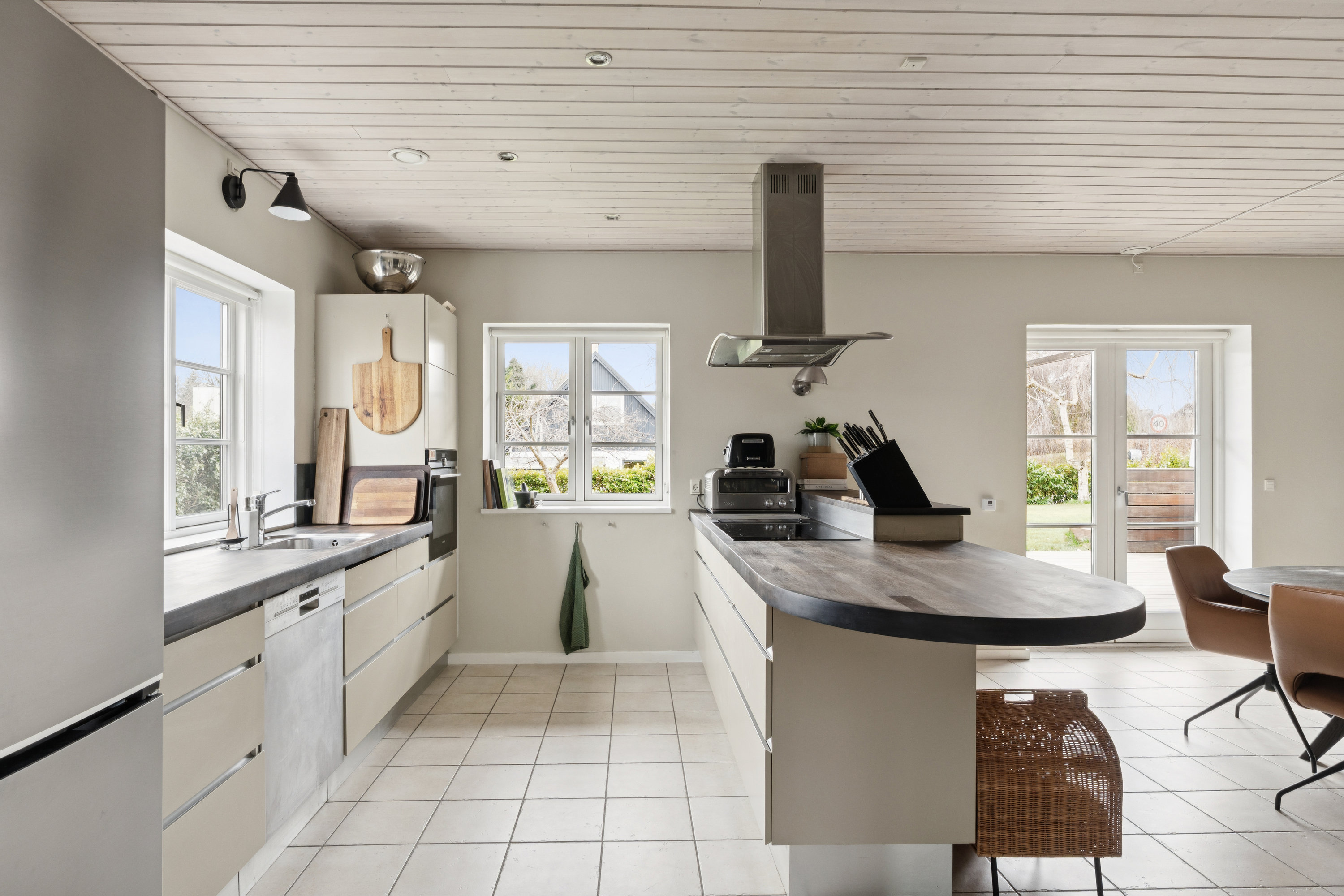 Fremhævet køkken billede i fuldskærmstilstand. Billede af Syvendehusvej 21, 2730 Herlev