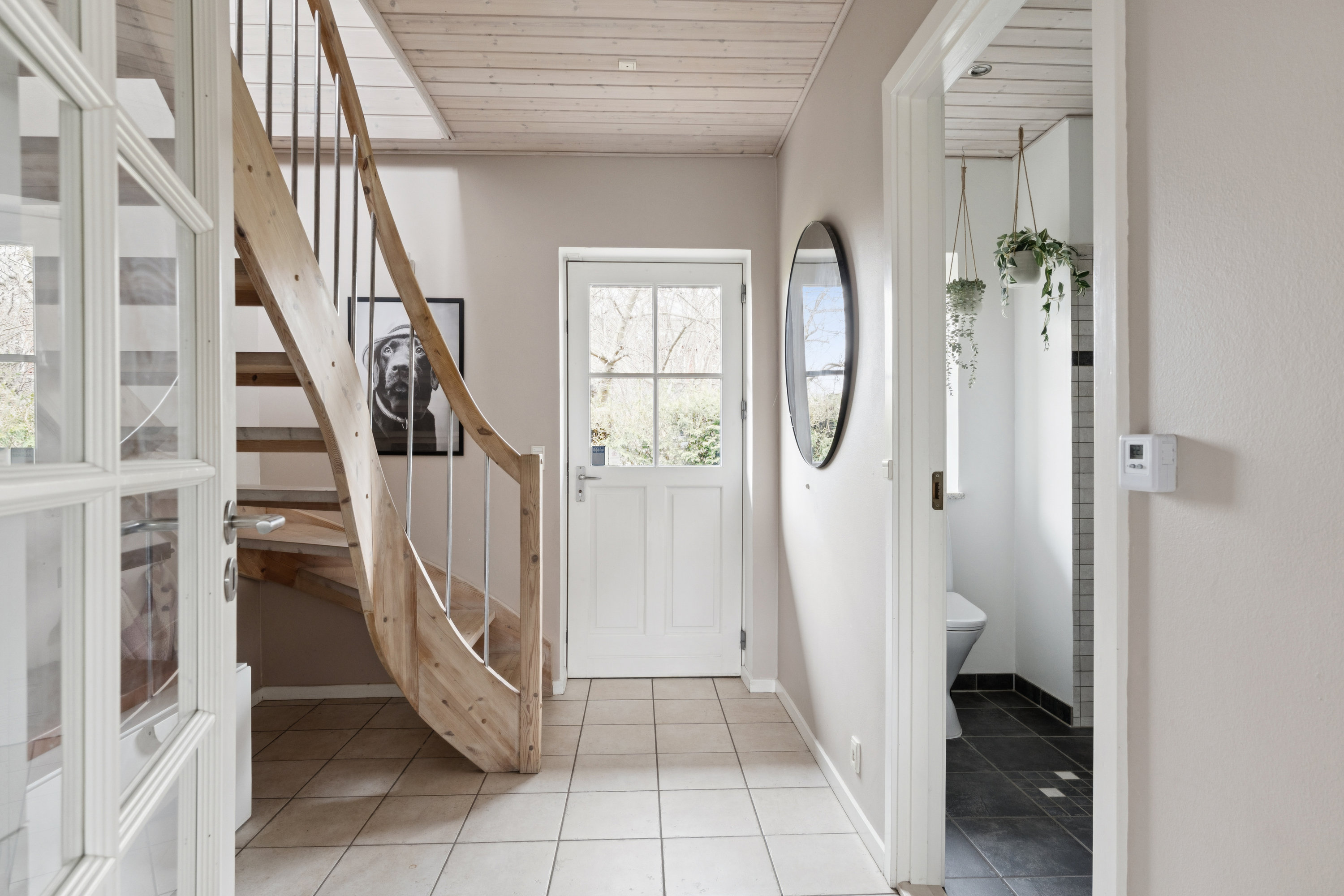 Fremhævet gang billede i fuldskærmstilstand. Billede af Syvendehusvej 21, 2730 Herlev