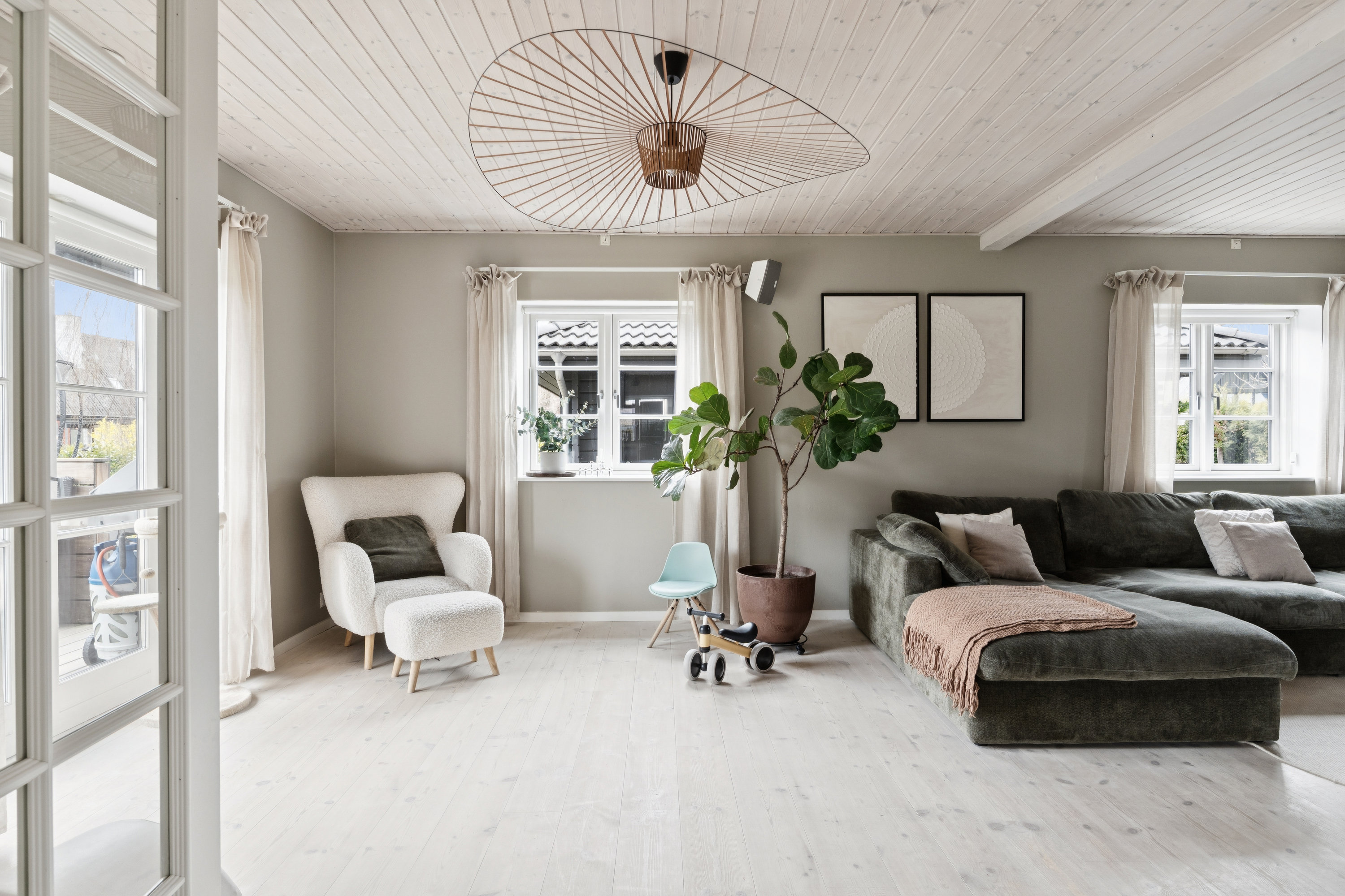 Fremhævet stue billede i fuldskærmstilstand. Billede af Syvendehusvej 21, 2730 Herlev