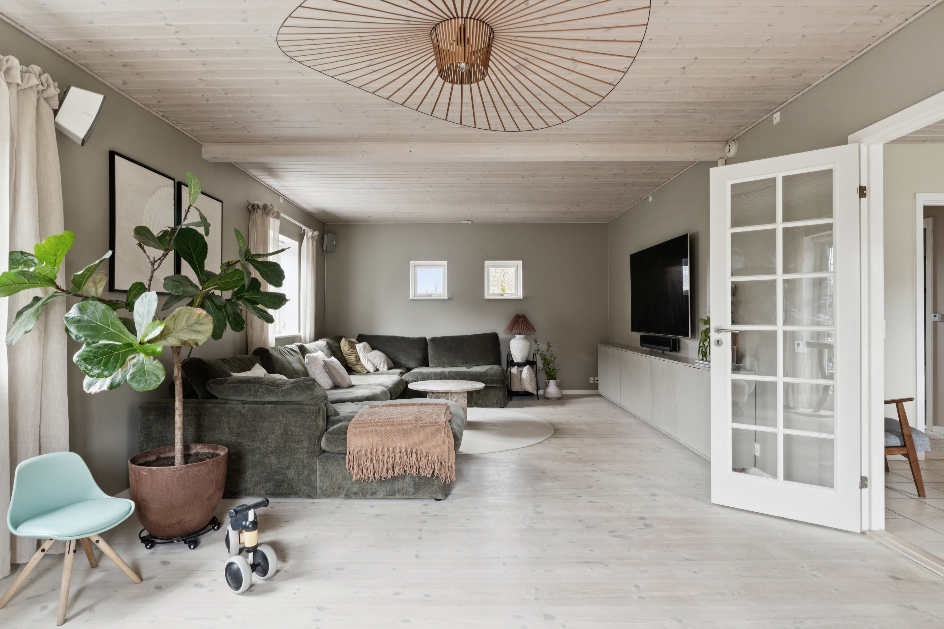 Fremhævet stue billede i fuldskærmstilstand. Billede af Syvendehusvej 21, 2730 Herlev