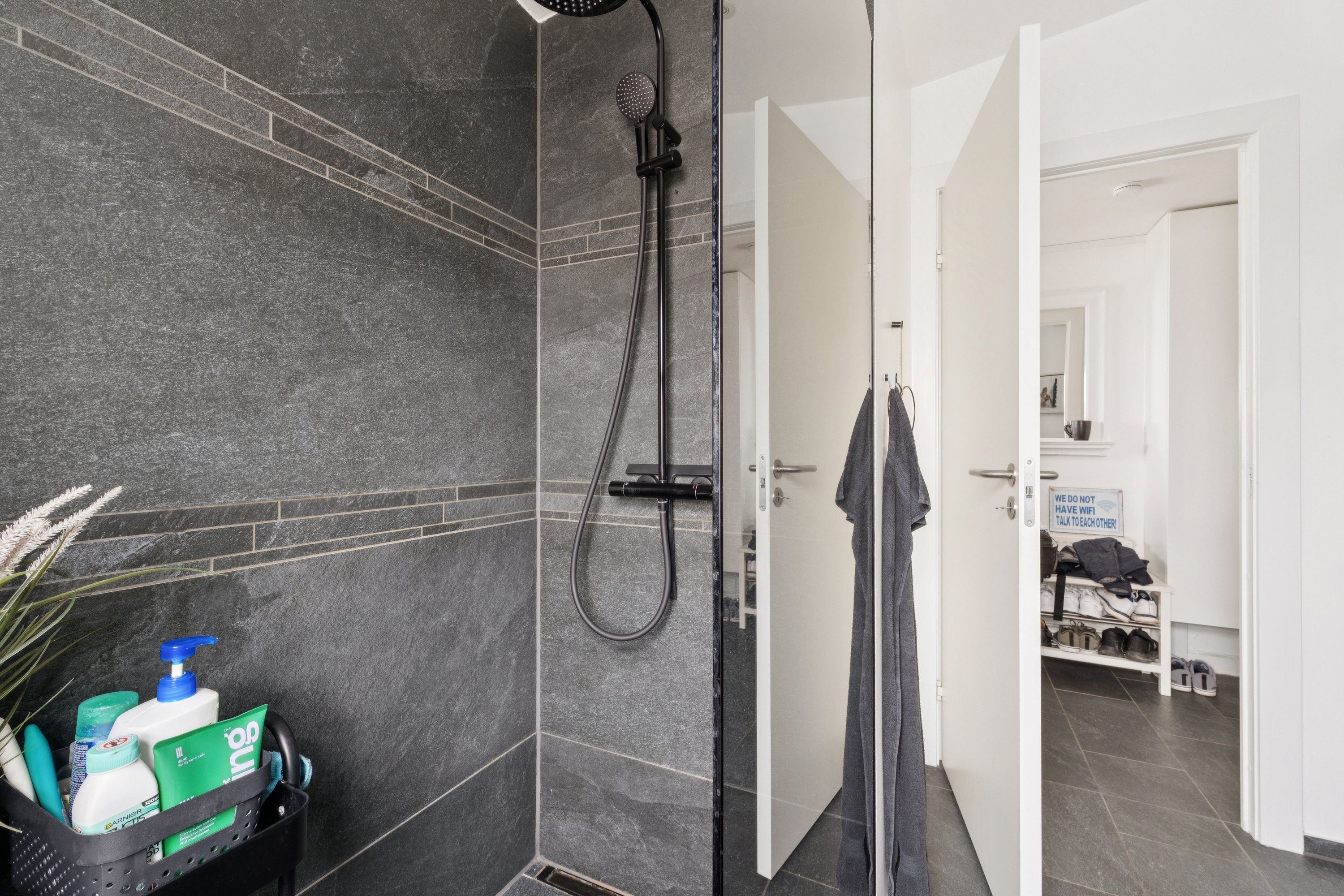 Fremhævet badeværelse billede i fuldskærmstilstand. Billede af Kamdalen 29, 2730 Herlev