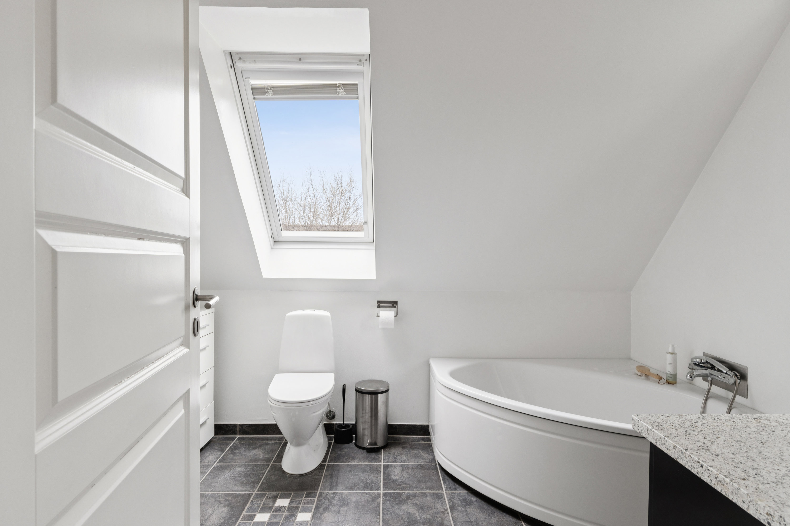 Fremhævet badeværelse billede i fuldskærmstilstand. Billede af Syvendehusvej 21, 2730 Herlev