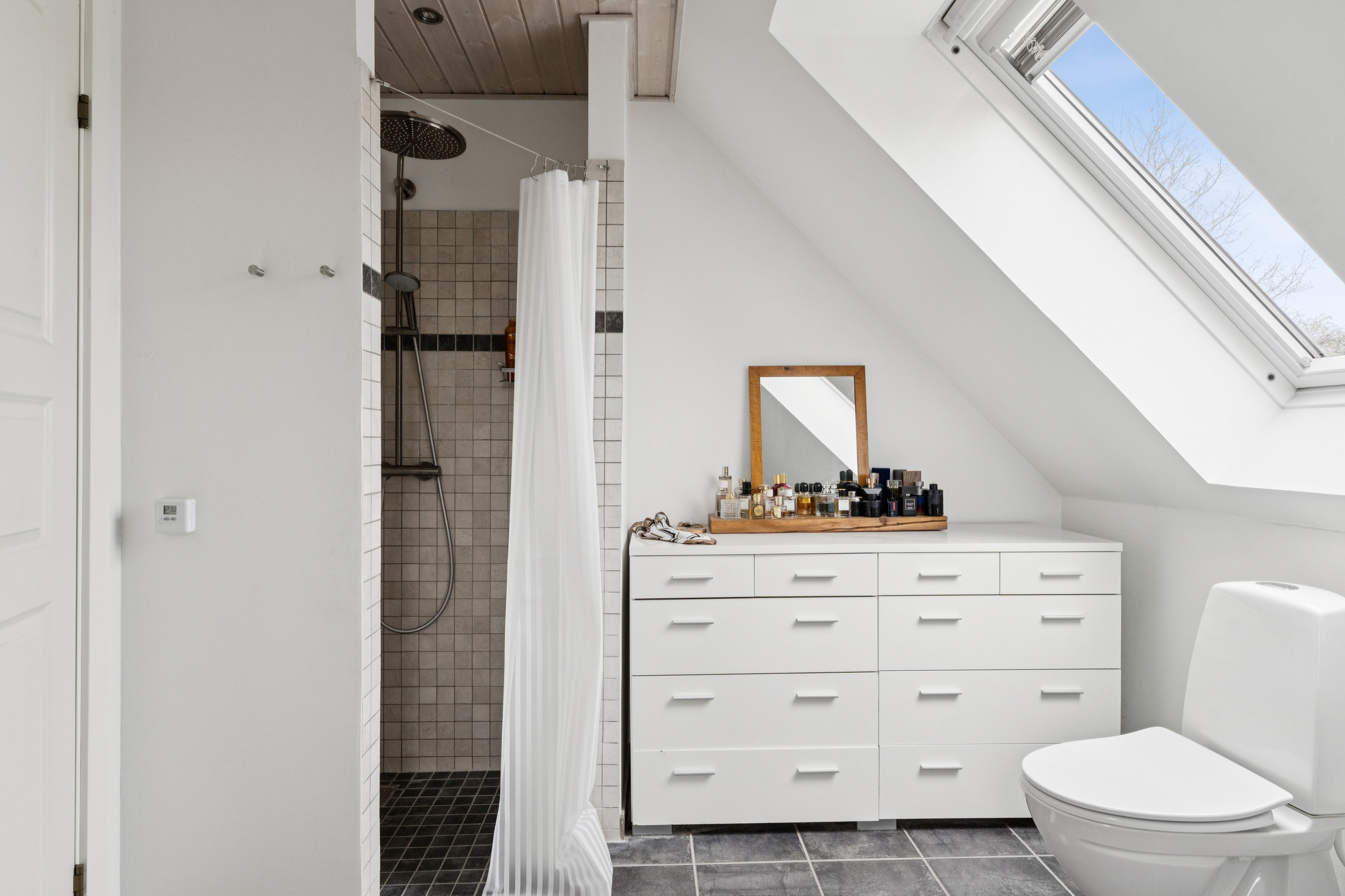 Fremhævet badeværelse billede i fuldskærmstilstand. Billede af Syvendehusvej 21, 2730 Herlev